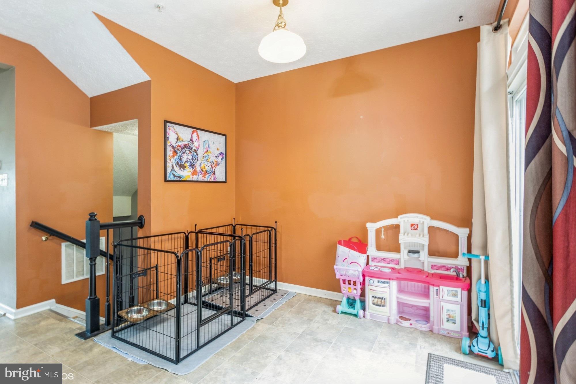 HOLLY WOODS - Residential