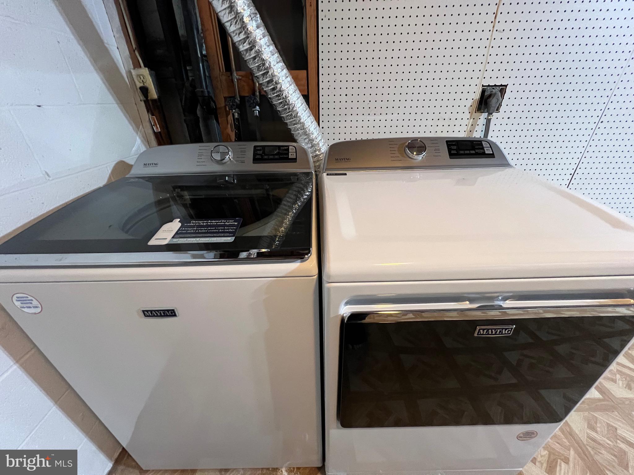 CROFTON SQUARE - Residential Lease