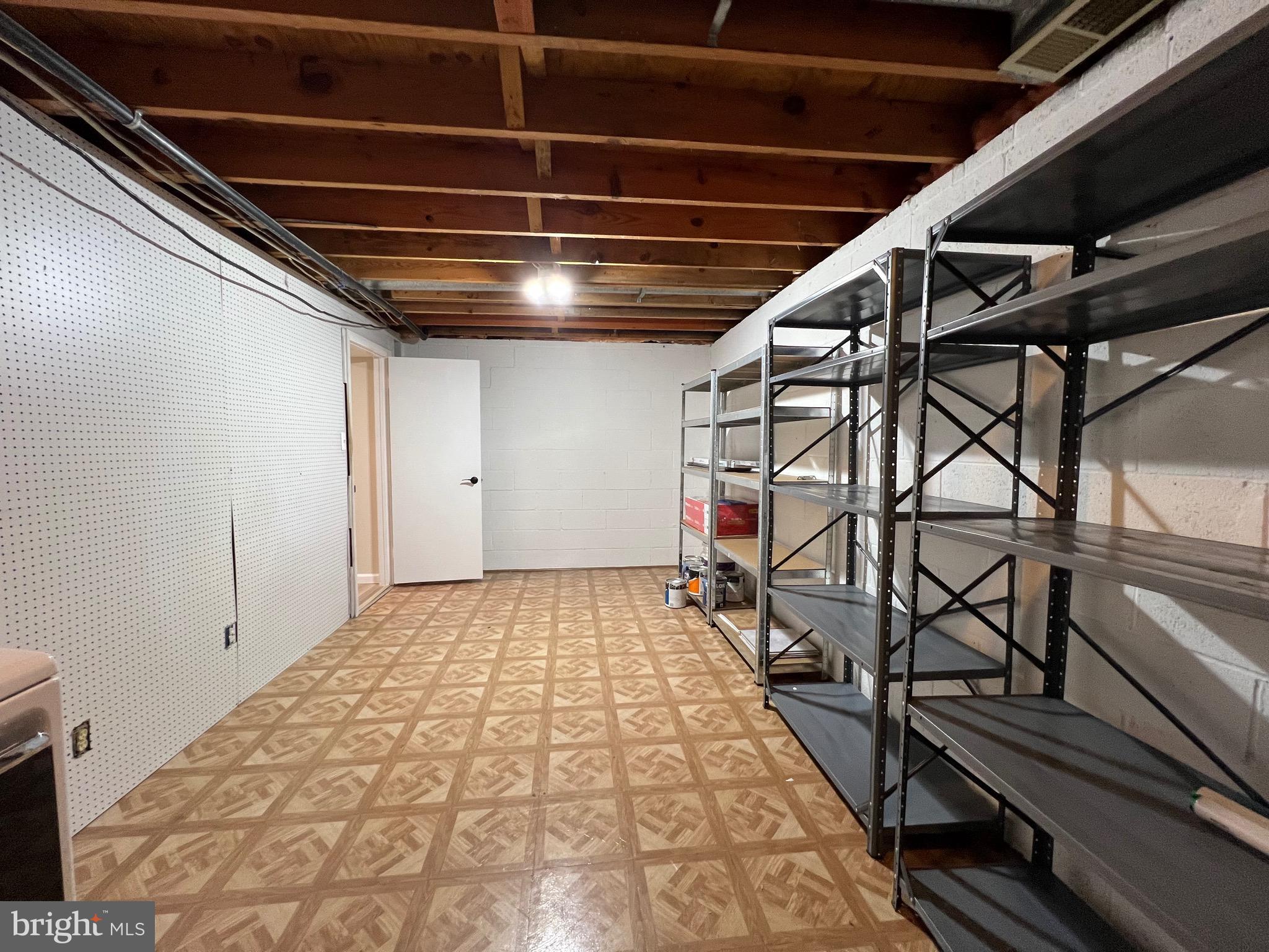 CROFTON SQUARE - Residential Lease