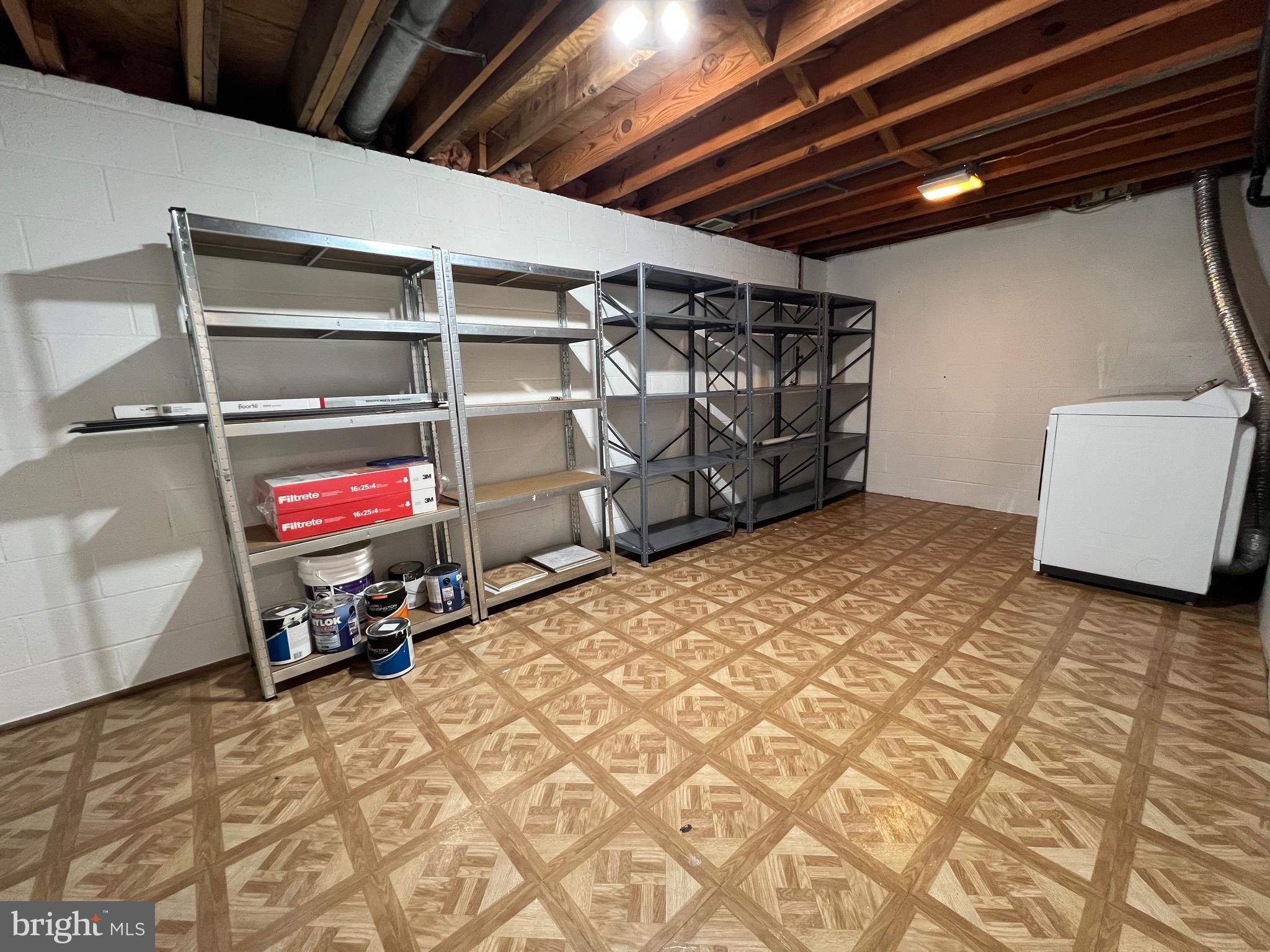 CROFTON SQUARE - Residential Lease