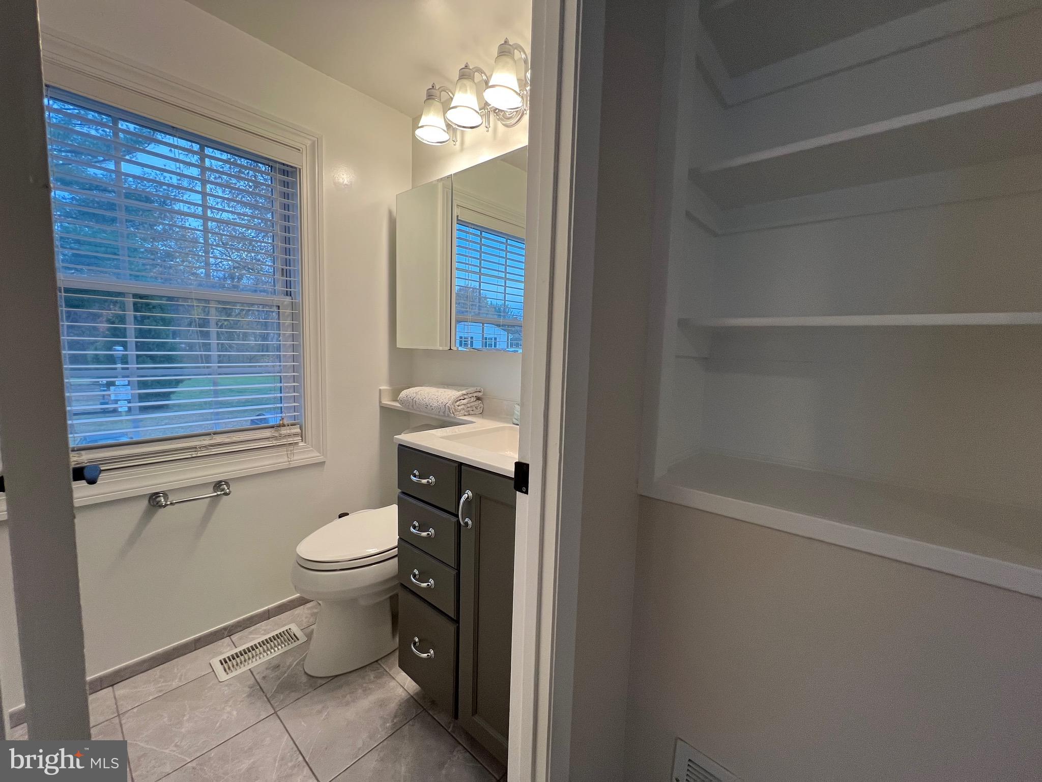 CROFTON SQUARE - Residential Lease