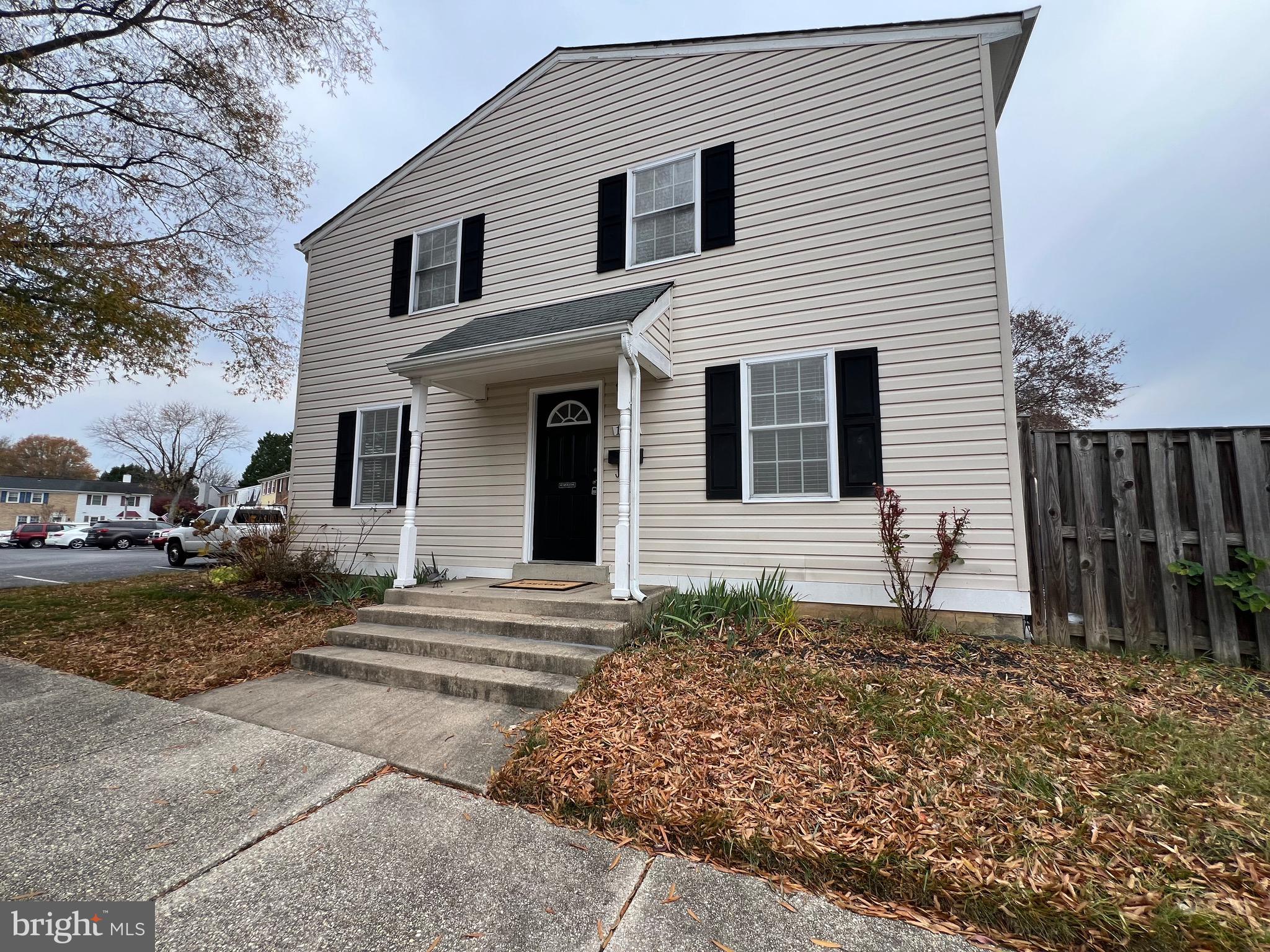 CROFTON SQUARE - Residential Lease