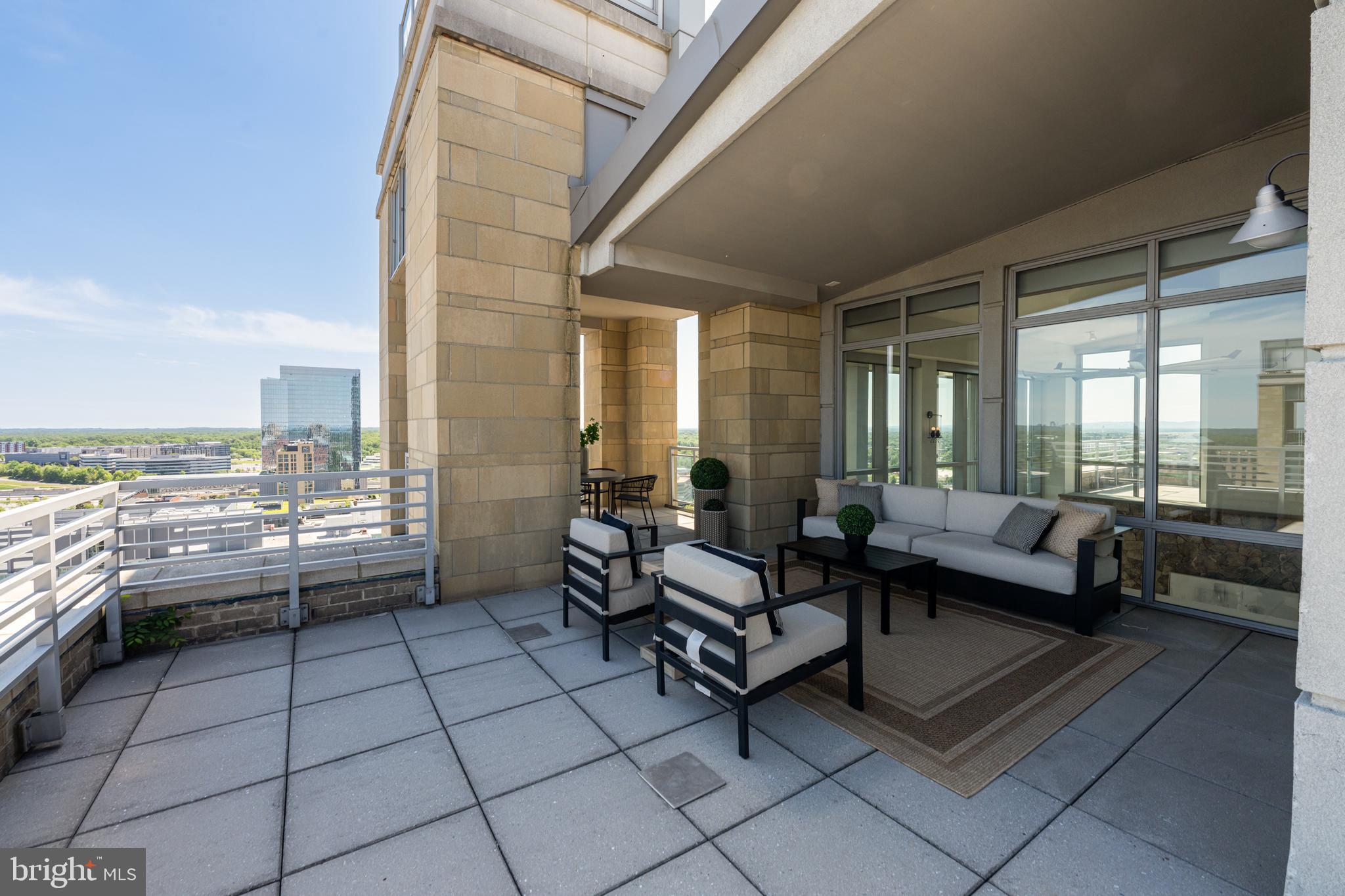 MIDTOWN AT RESTON TOWN CENTER - Residential