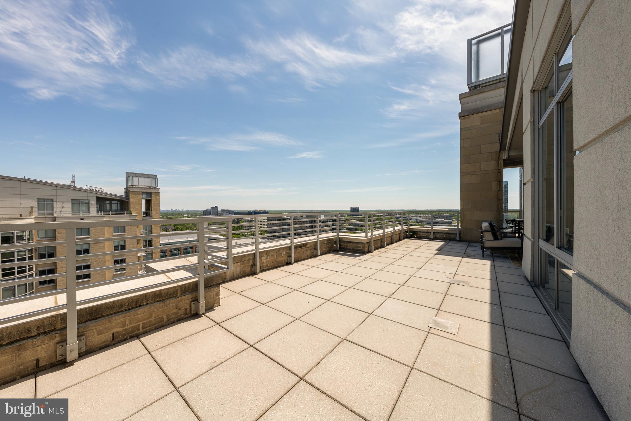 MIDTOWN AT RESTON TOWN CENTER - Residential