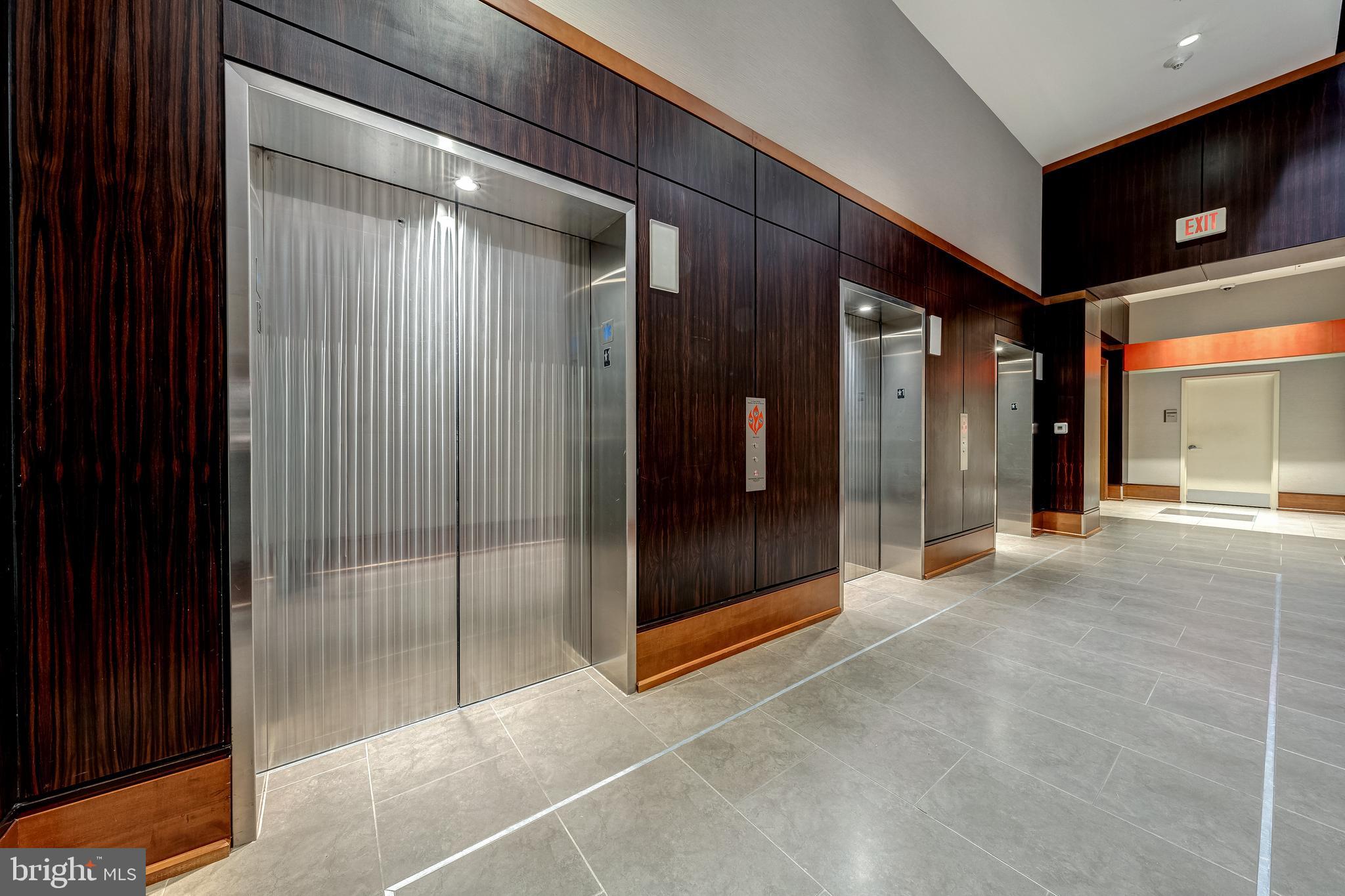 MIDTOWN AT RESTON TOWN CENTER - Residential