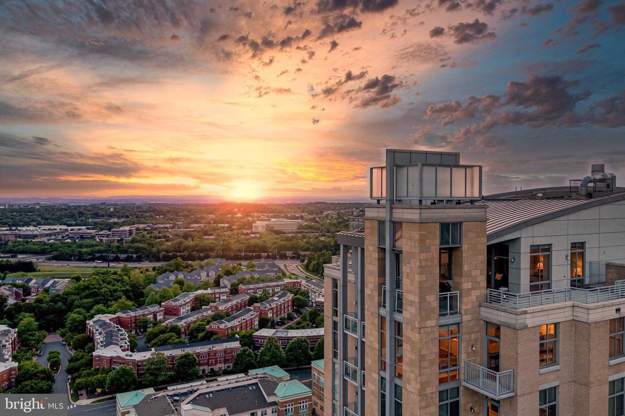 MIDTOWN AT RESTON TOWN CENTER - Residential