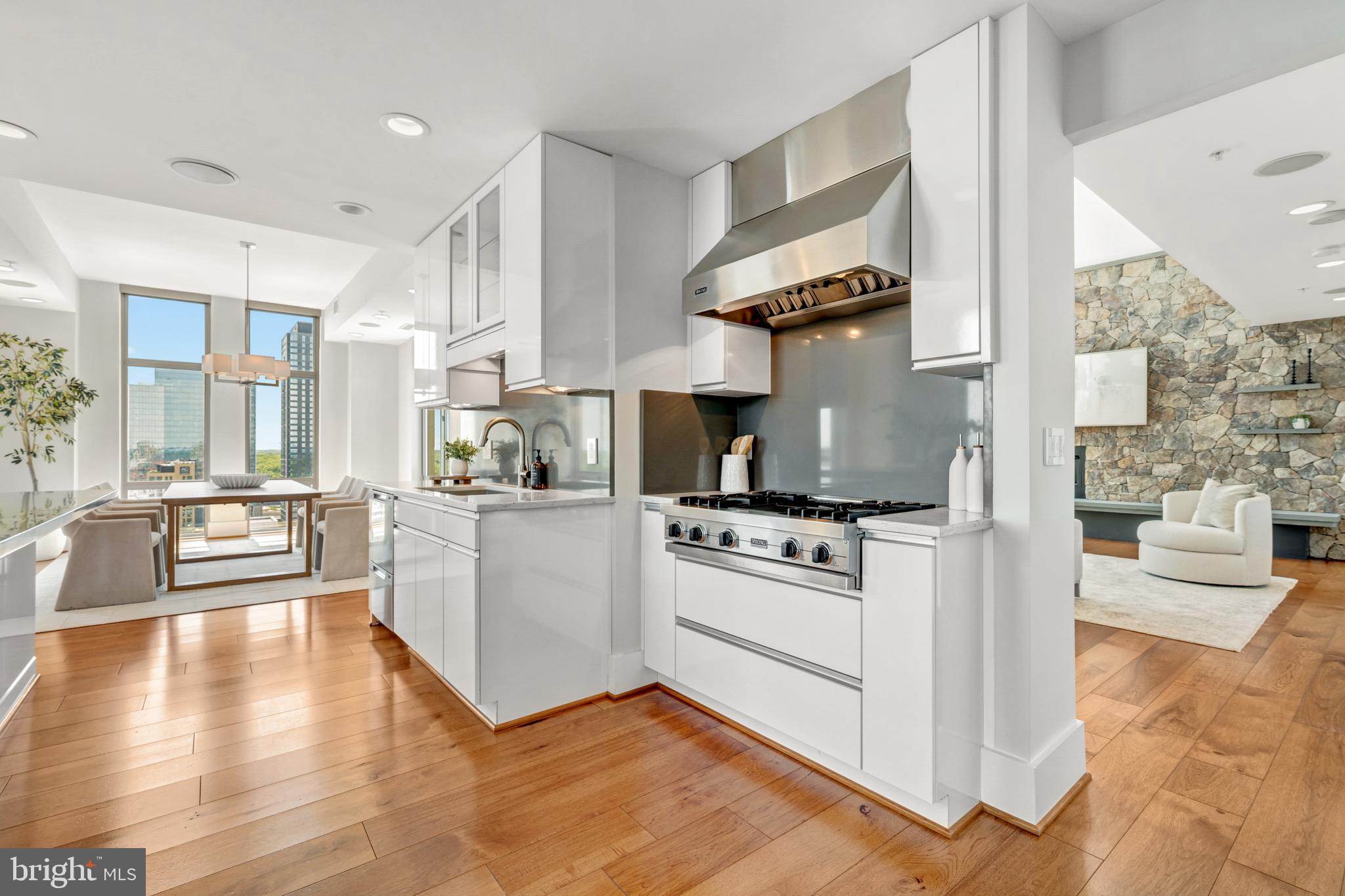 MIDTOWN AT RESTON TOWN CENTER - Residential