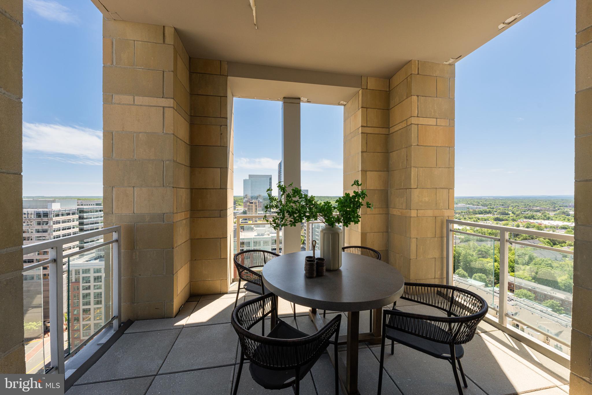 MIDTOWN AT RESTON TOWN CENTER - Residential