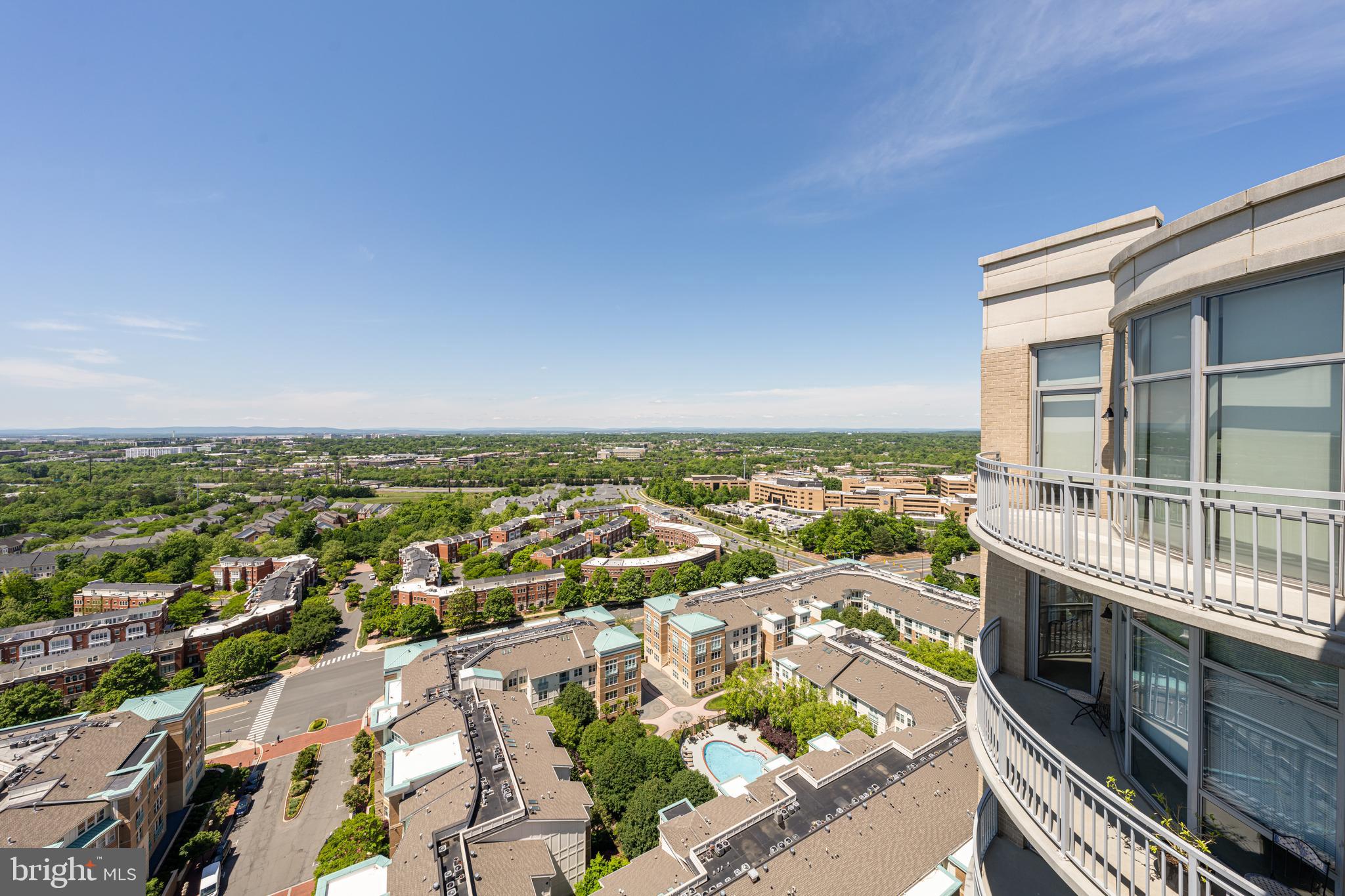 MIDTOWN AT RESTON TOWN CENTER - Residential