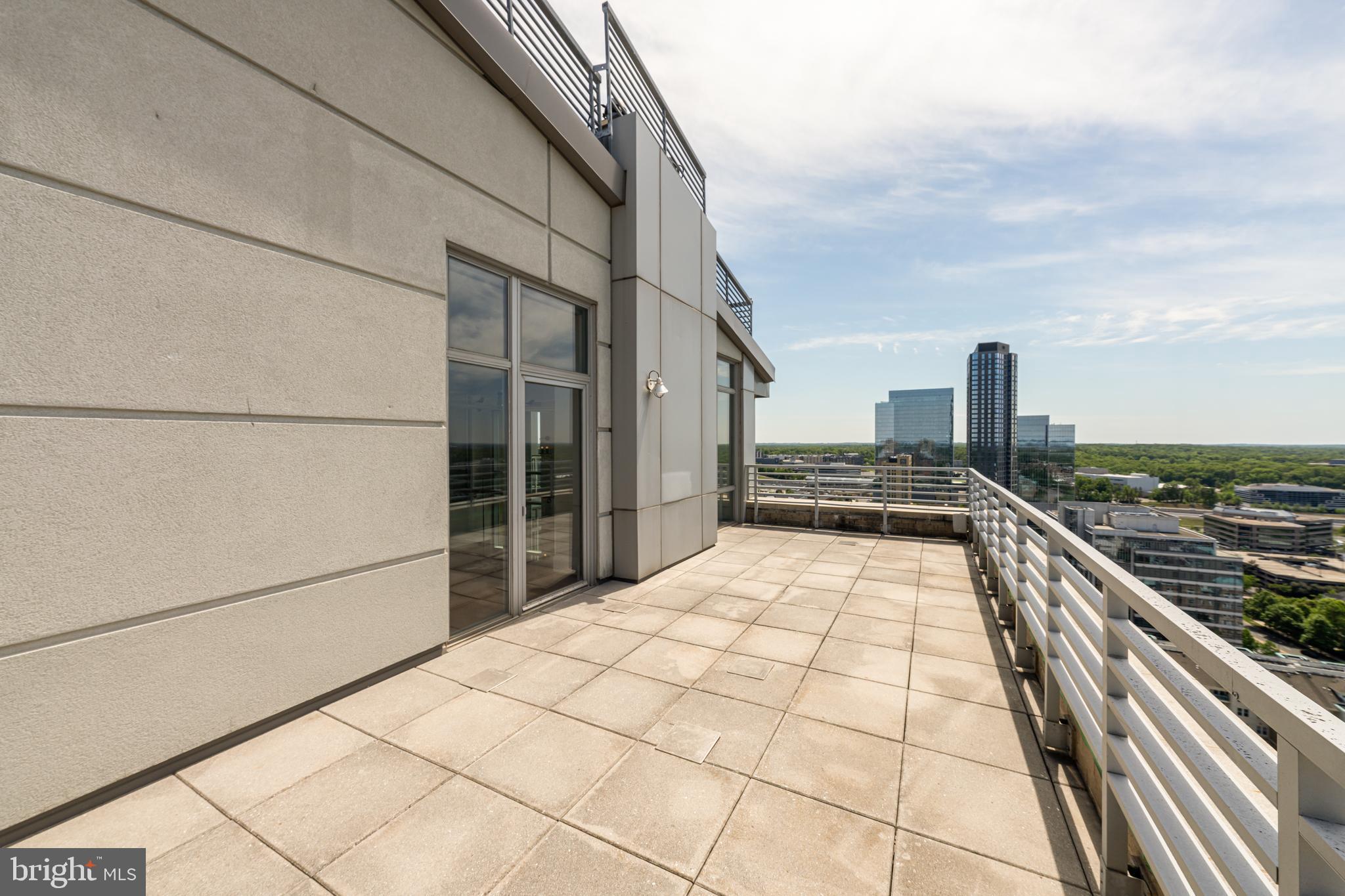 MIDTOWN AT RESTON TOWN CENTER - Residential