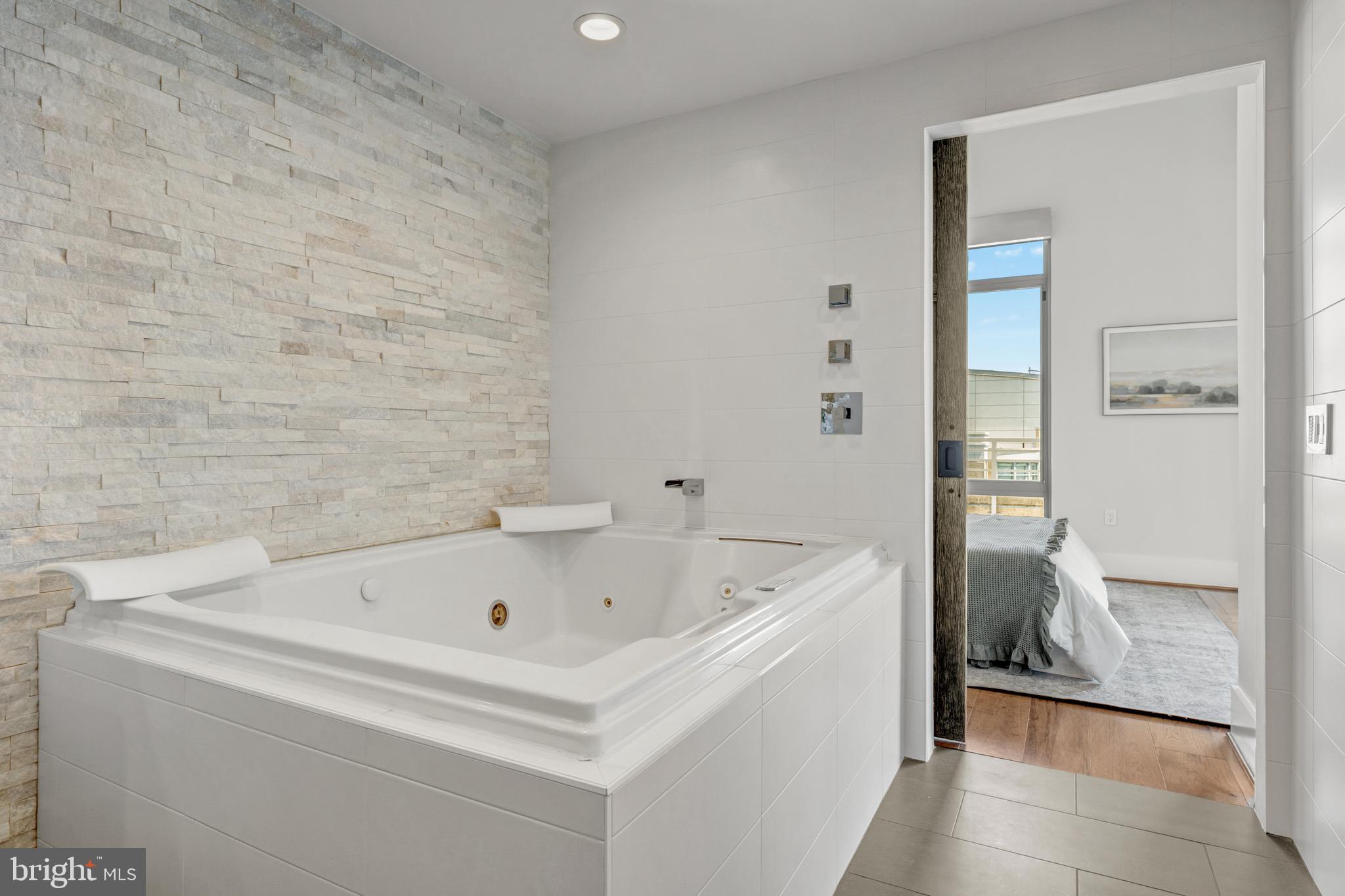 MIDTOWN AT RESTON TOWN CENTER - Residential