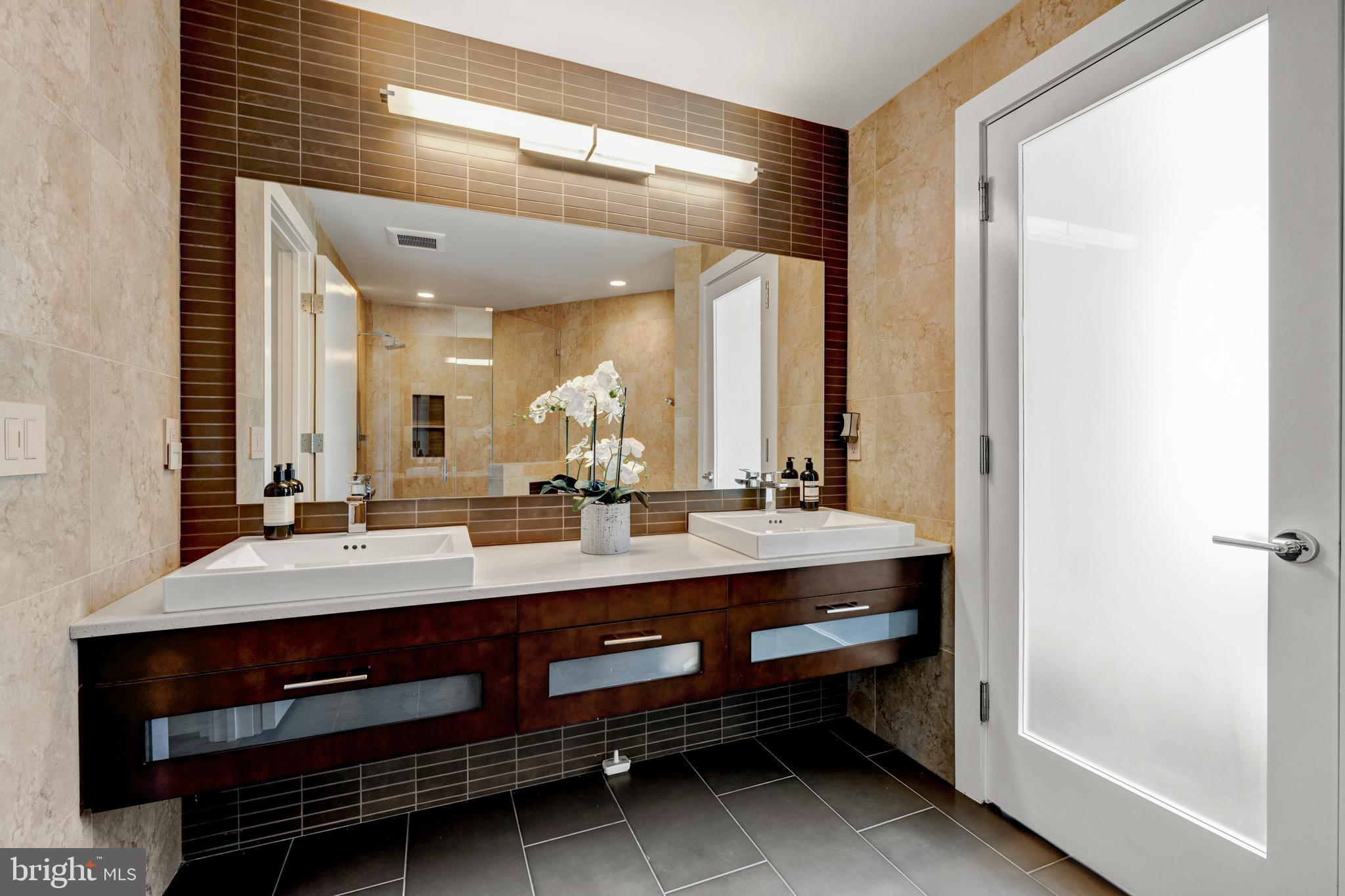 MIDTOWN AT RESTON TOWN CENTER - Residential