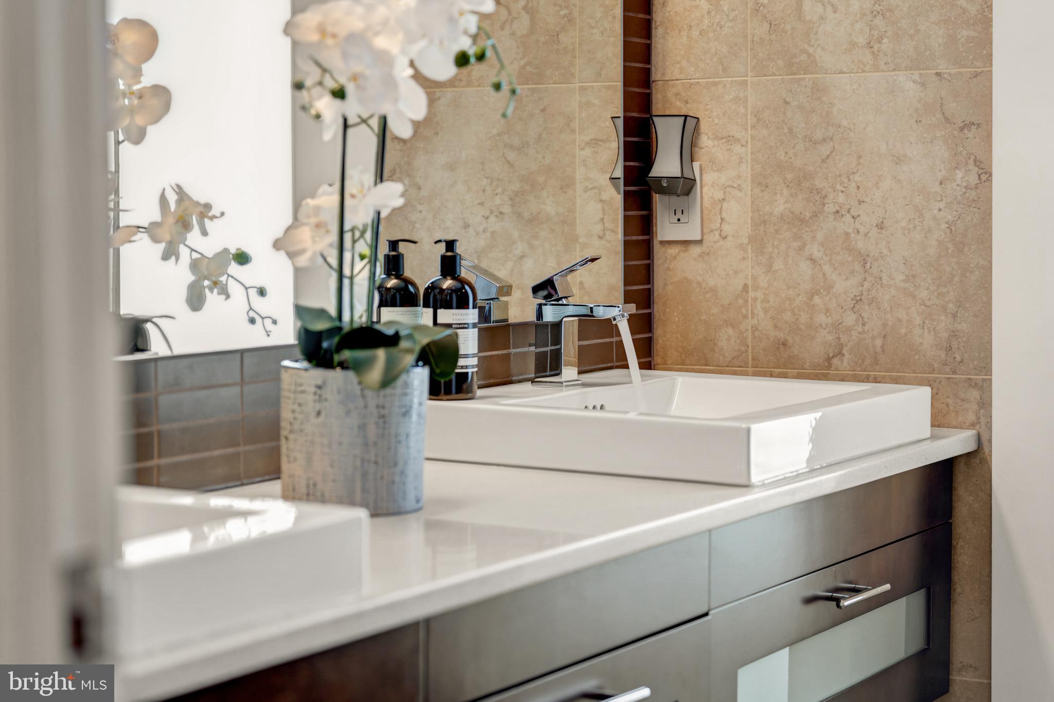 MIDTOWN AT RESTON TOWN CENTER - Residential