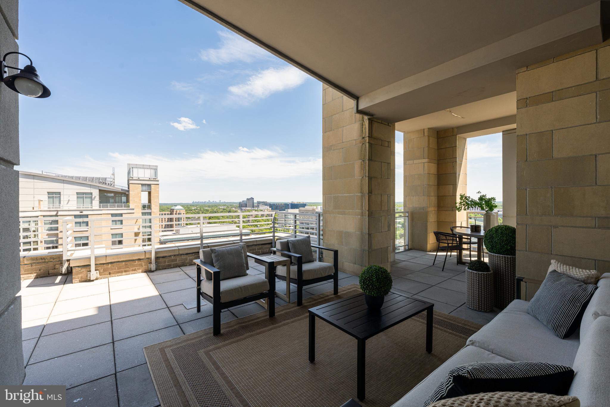 MIDTOWN AT RESTON TOWN CENTER - Residential