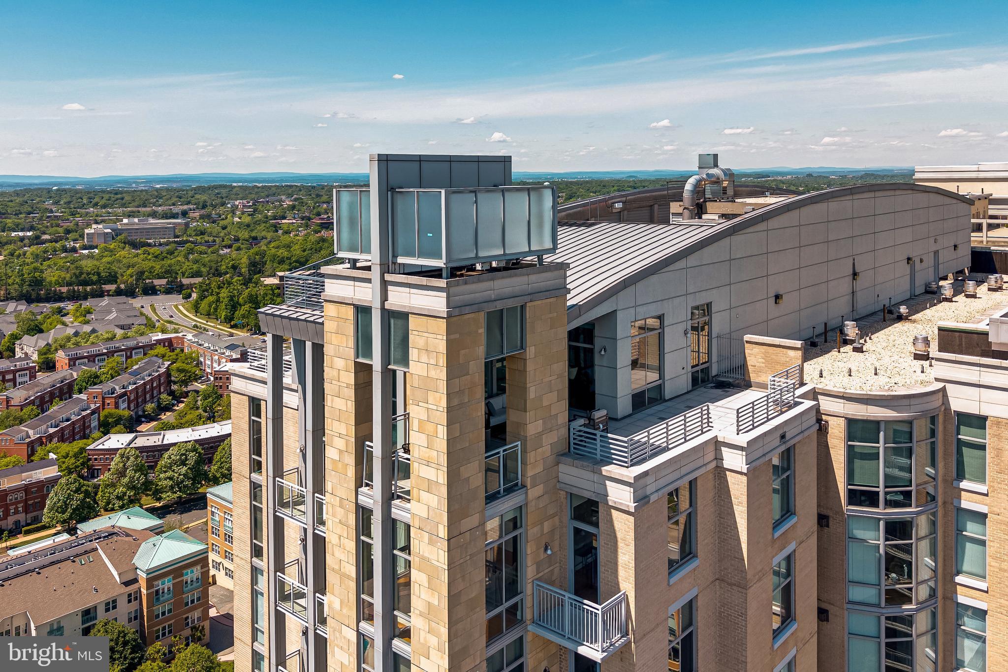 MIDTOWN AT RESTON TOWN CENTER - Residential