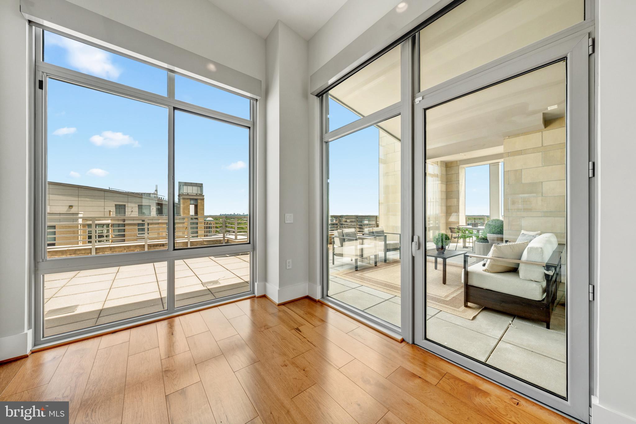 MIDTOWN AT RESTON TOWN CENTER - Residential