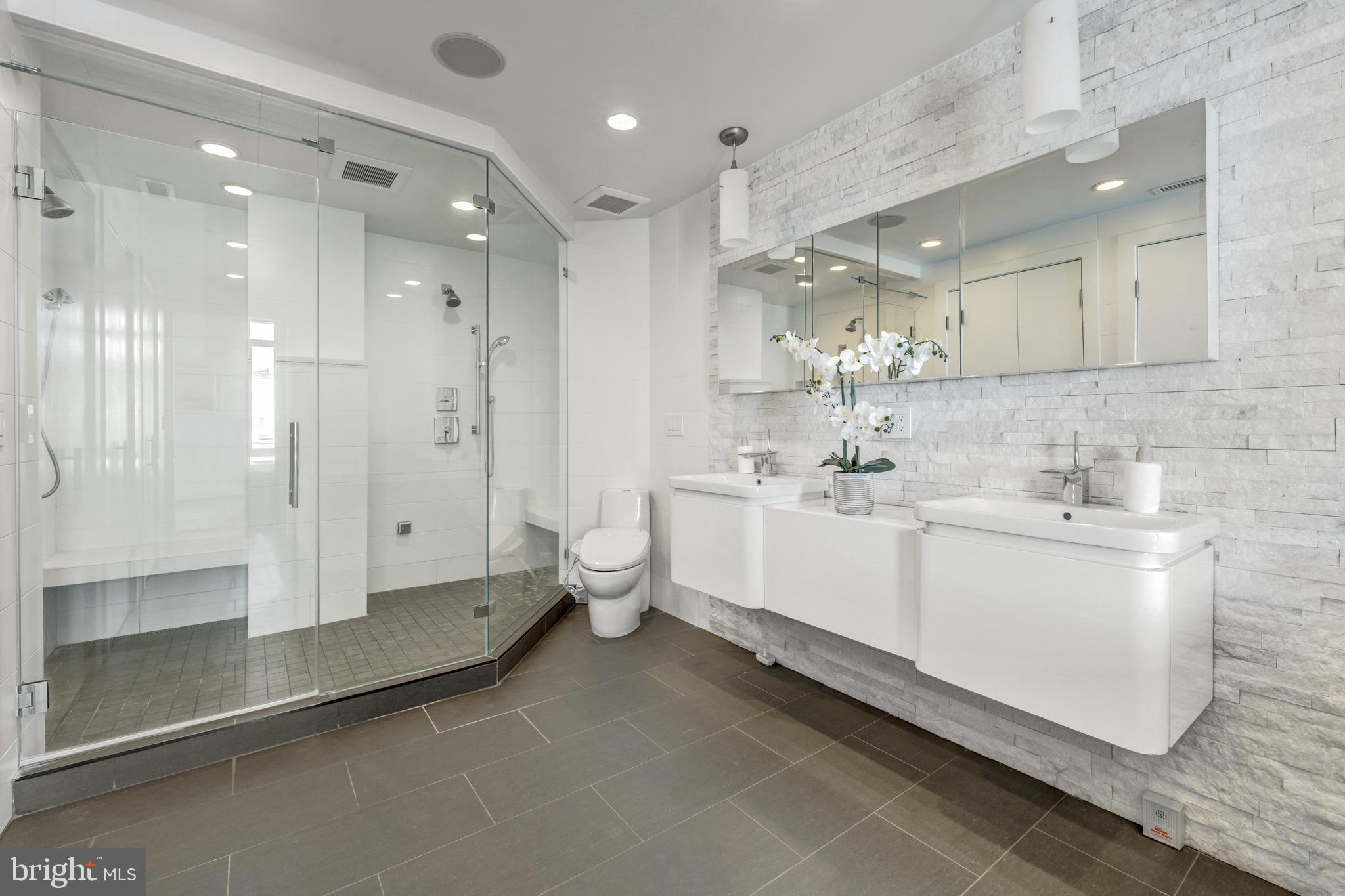 MIDTOWN AT RESTON TOWN CENTER - Residential