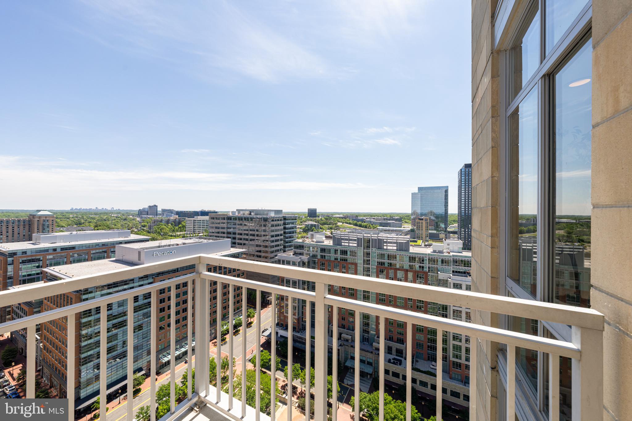 MIDTOWN AT RESTON TOWN CENTER - Residential