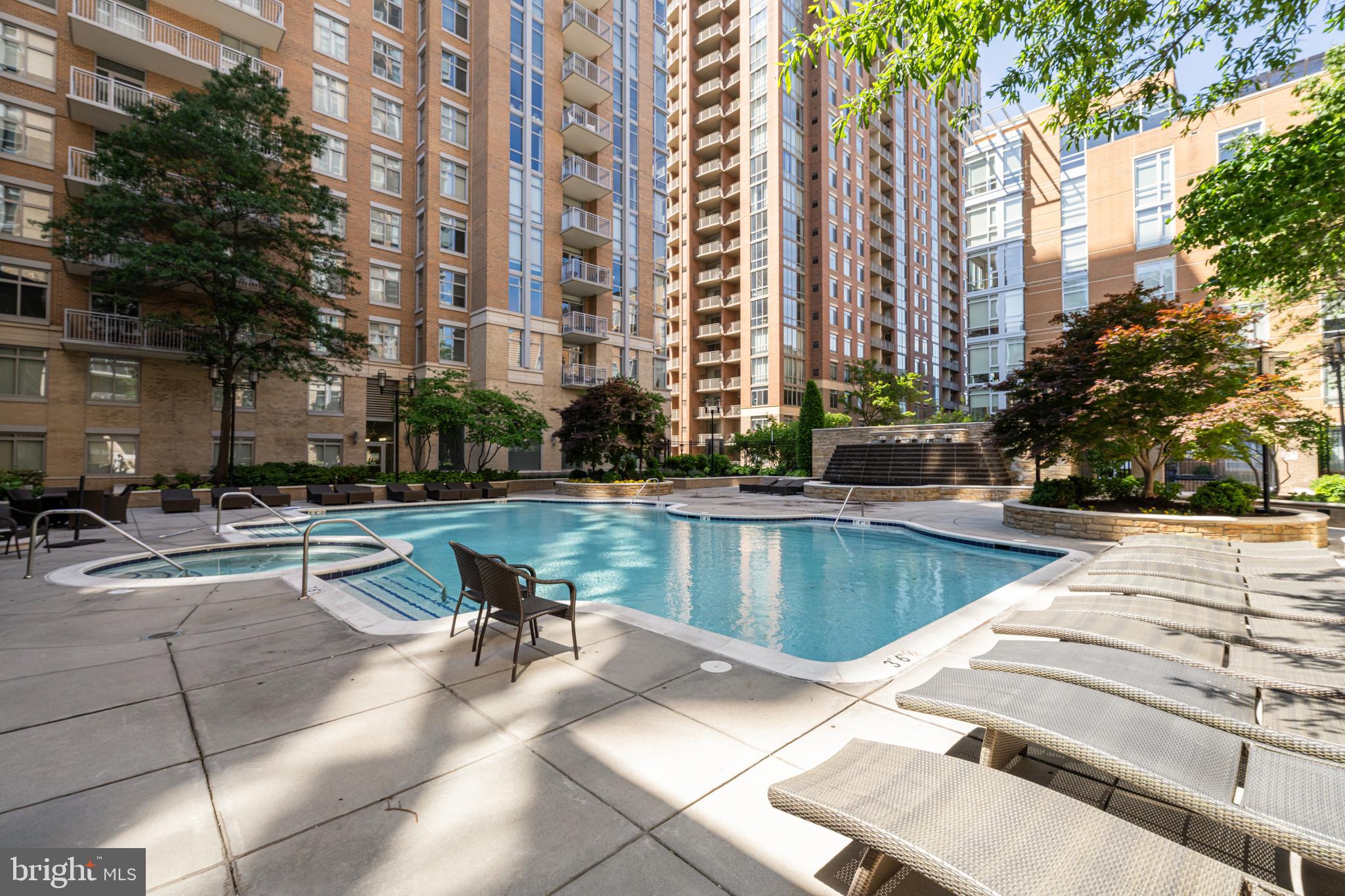 MIDTOWN AT RESTON TOWN CENTER - Residential
