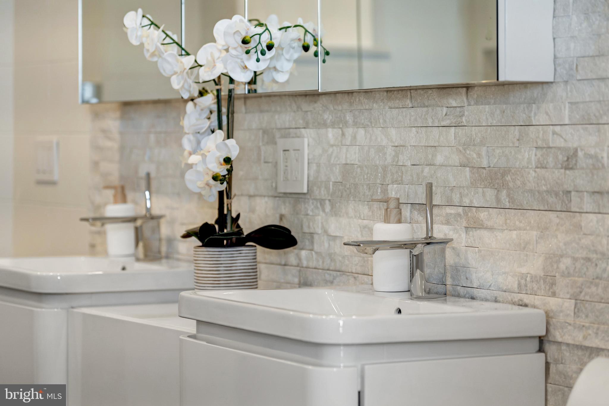 MIDTOWN AT RESTON TOWN CENTER - Residential