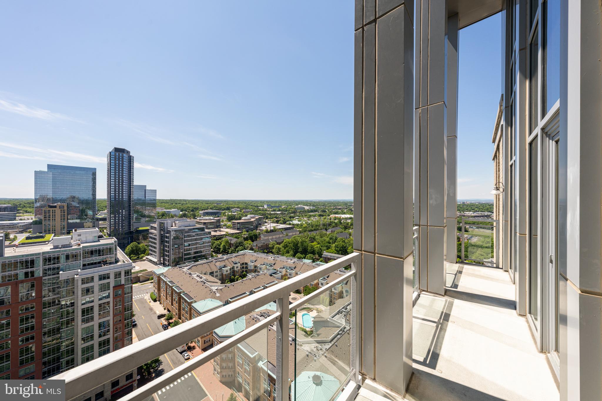 MIDTOWN AT RESTON TOWN CENTER - Residential
