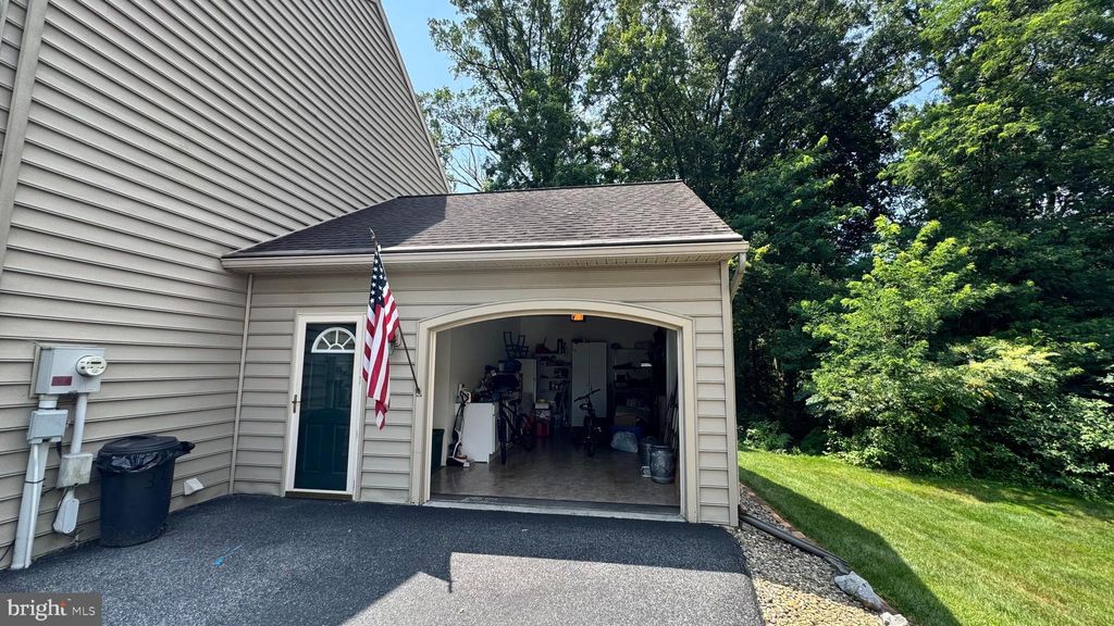 Photo of 34 King Court, ELIZABETHTOWN, PA 17022 (MLS # PALA2073622)