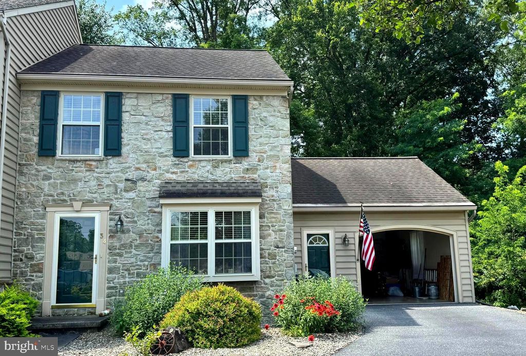 Photo of 34 King Court, ELIZABETHTOWN, PA 17022 (MLS # PALA2073622)