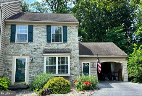 Photo of 34 King Court, ELIZABETHTOWN, PA 17022 (MLS # PALA2073622)
