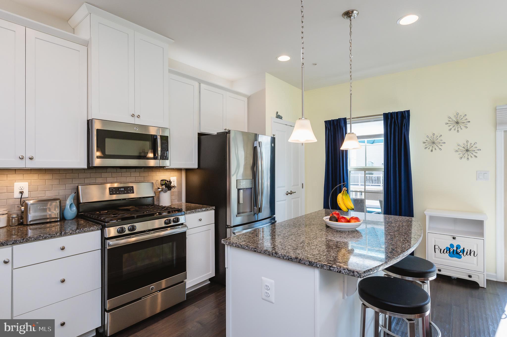 MIDDLE RIVER - Residential