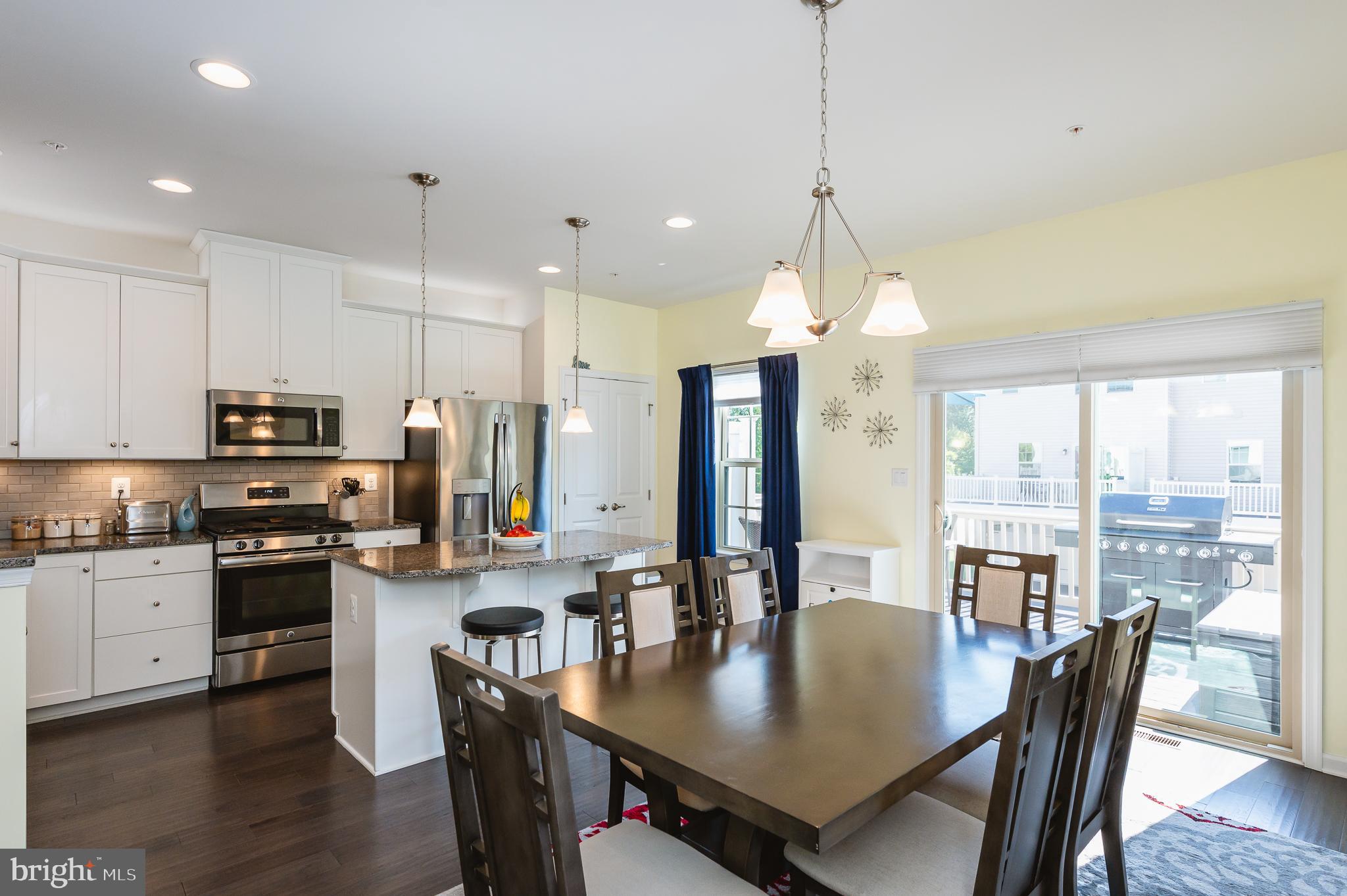 MIDDLE RIVER - Residential