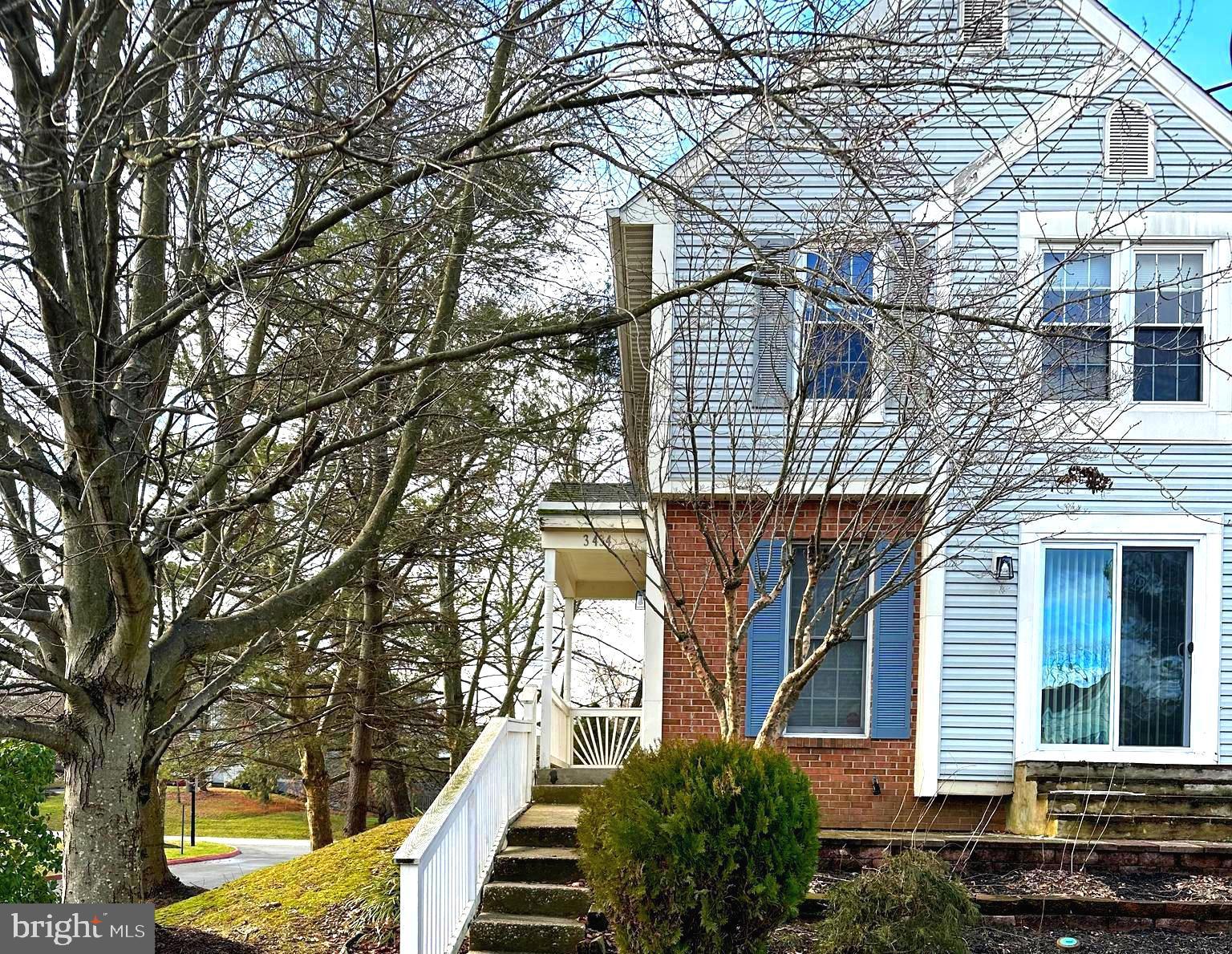 CONSTANT FRIENDSHIP - Residential