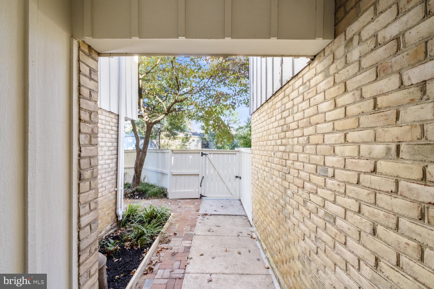 5822 BARNWOOD PLACE 9