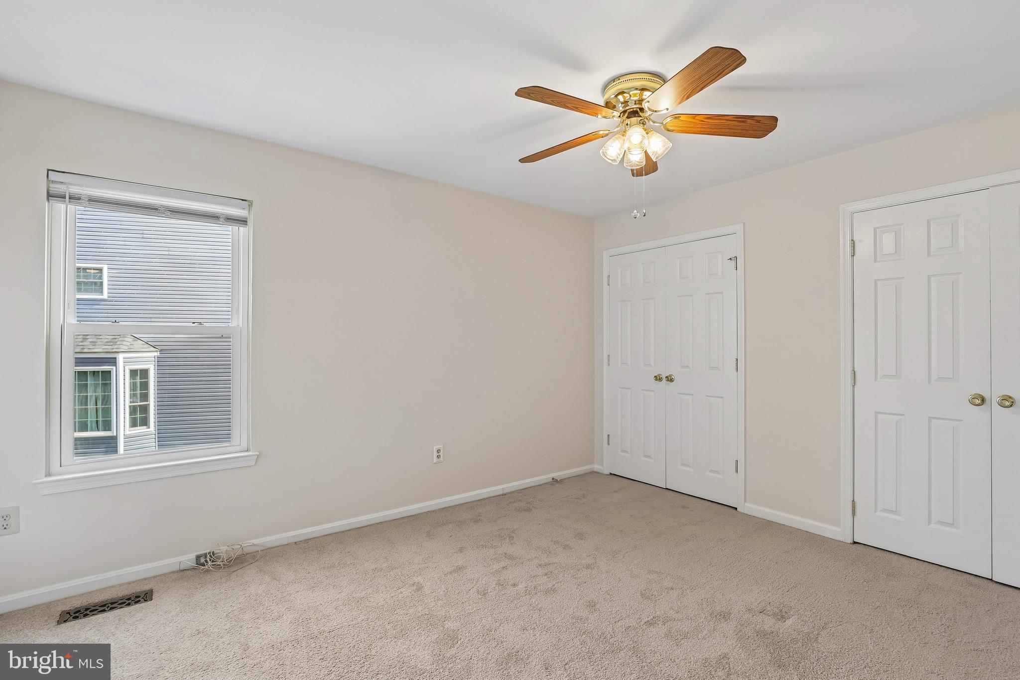 EMERALD CHASE - Residential