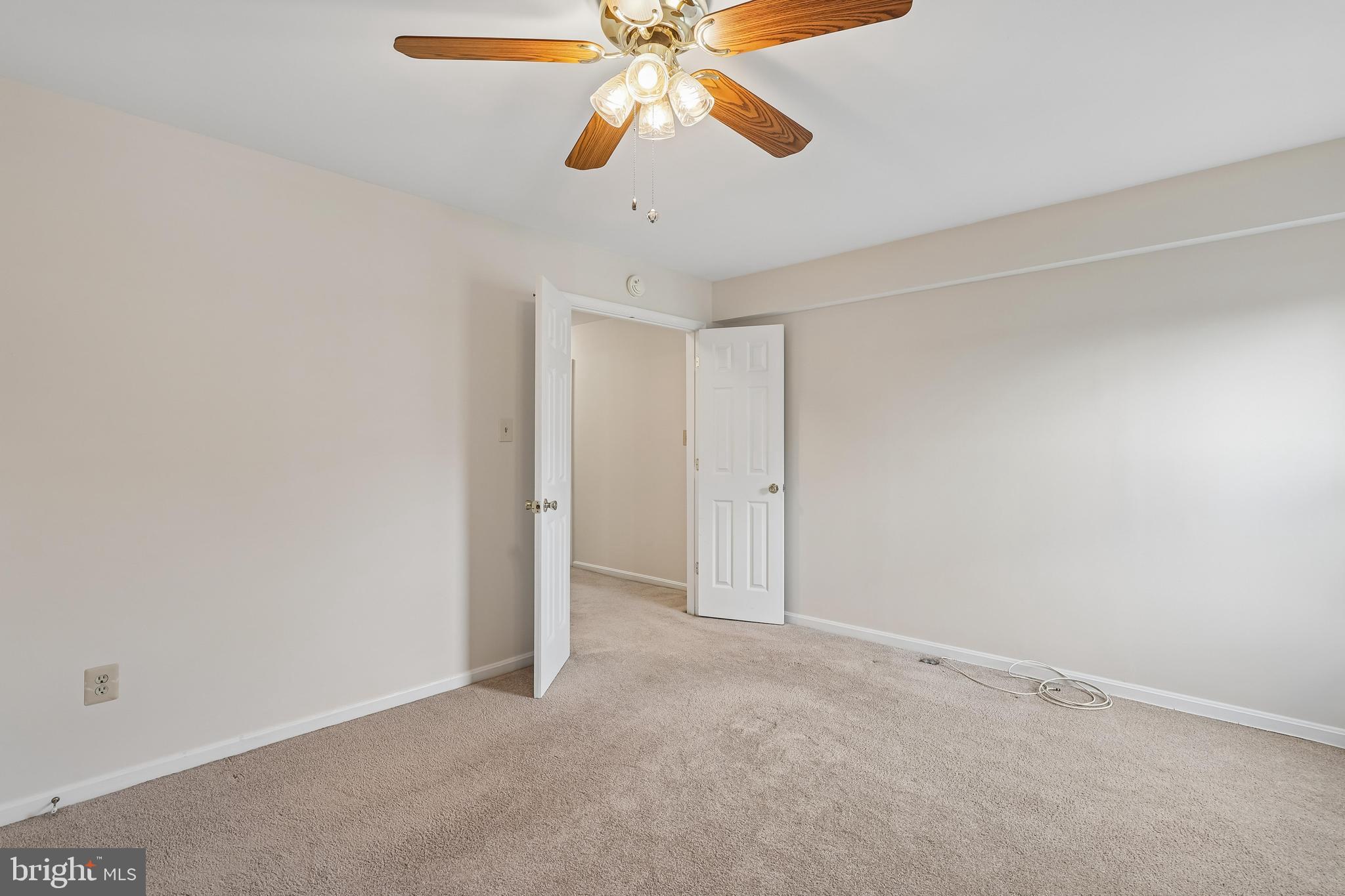 EMERALD CHASE - Residential