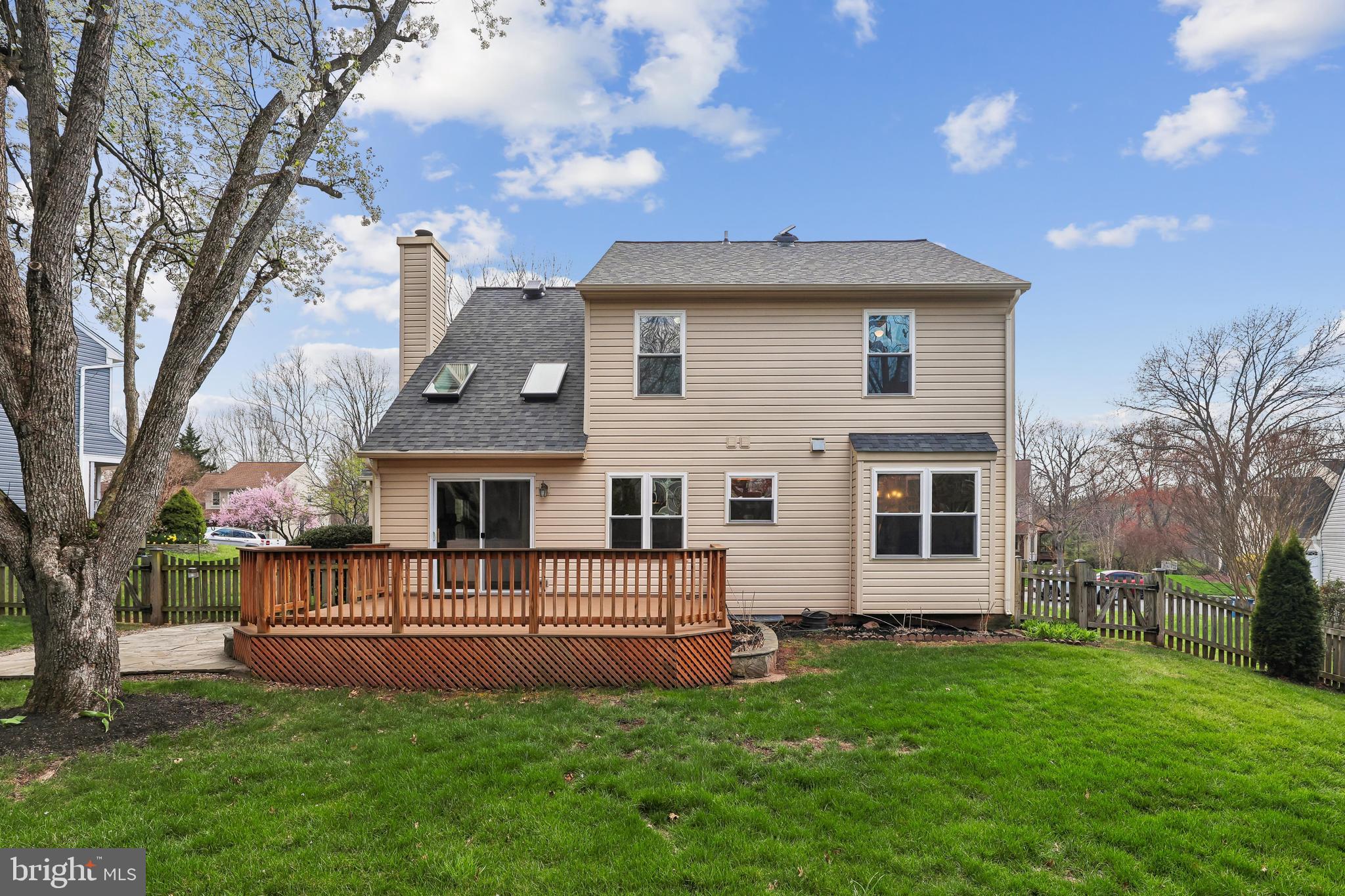 EMERALD CHASE - Residential