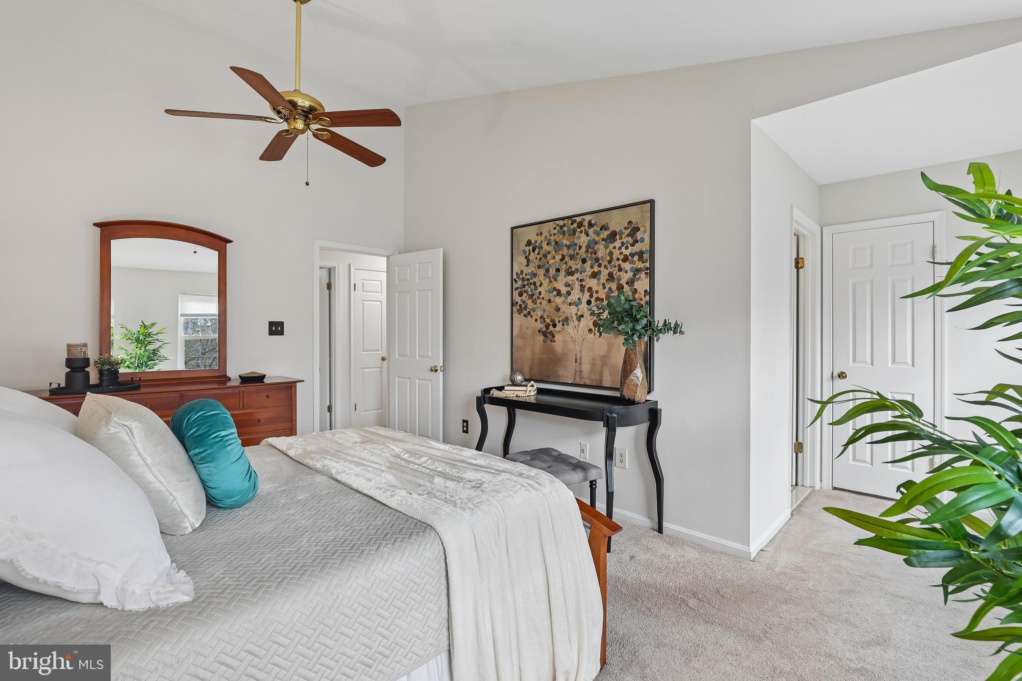 EMERALD CHASE - Residential