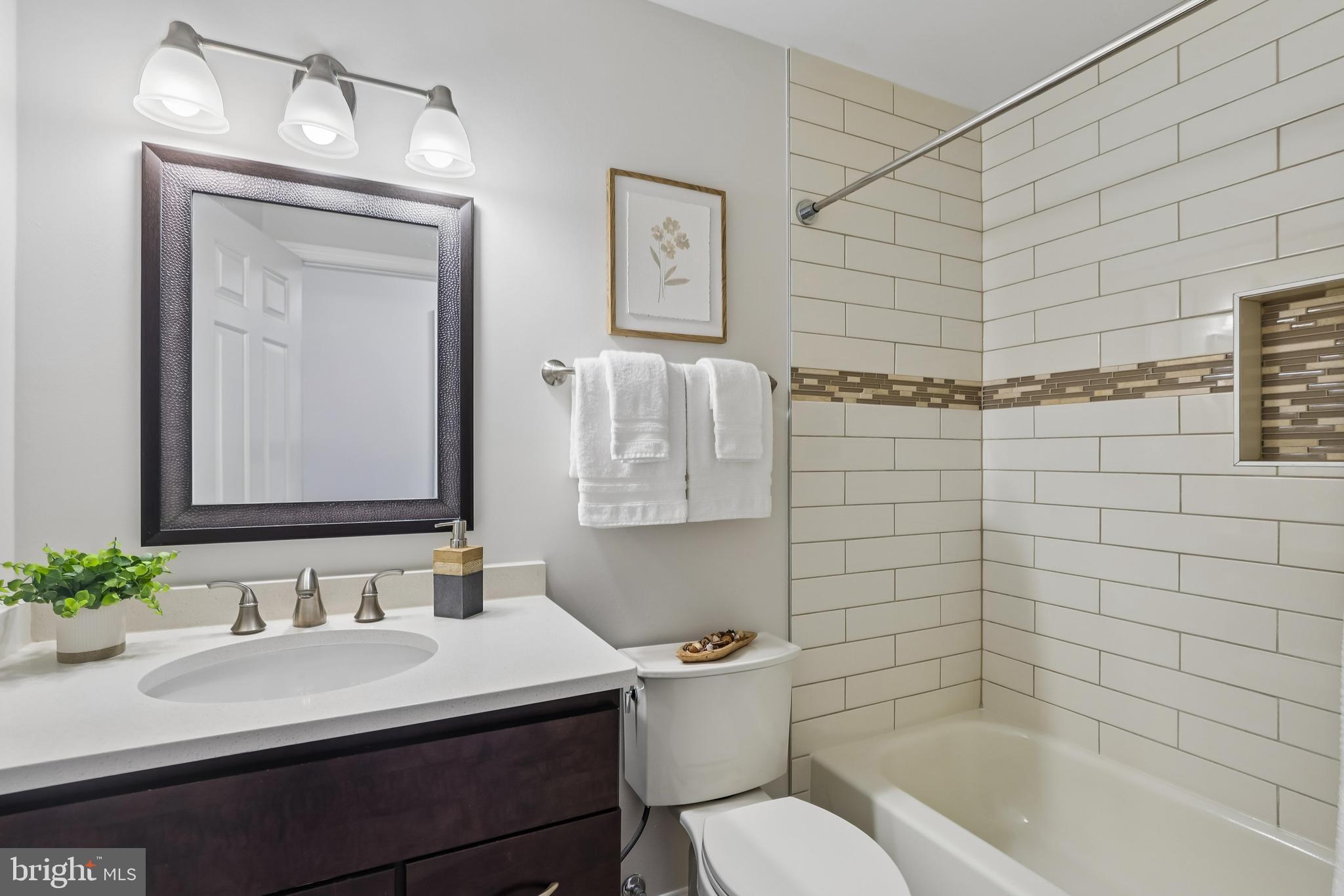 EMERALD CHASE - Residential