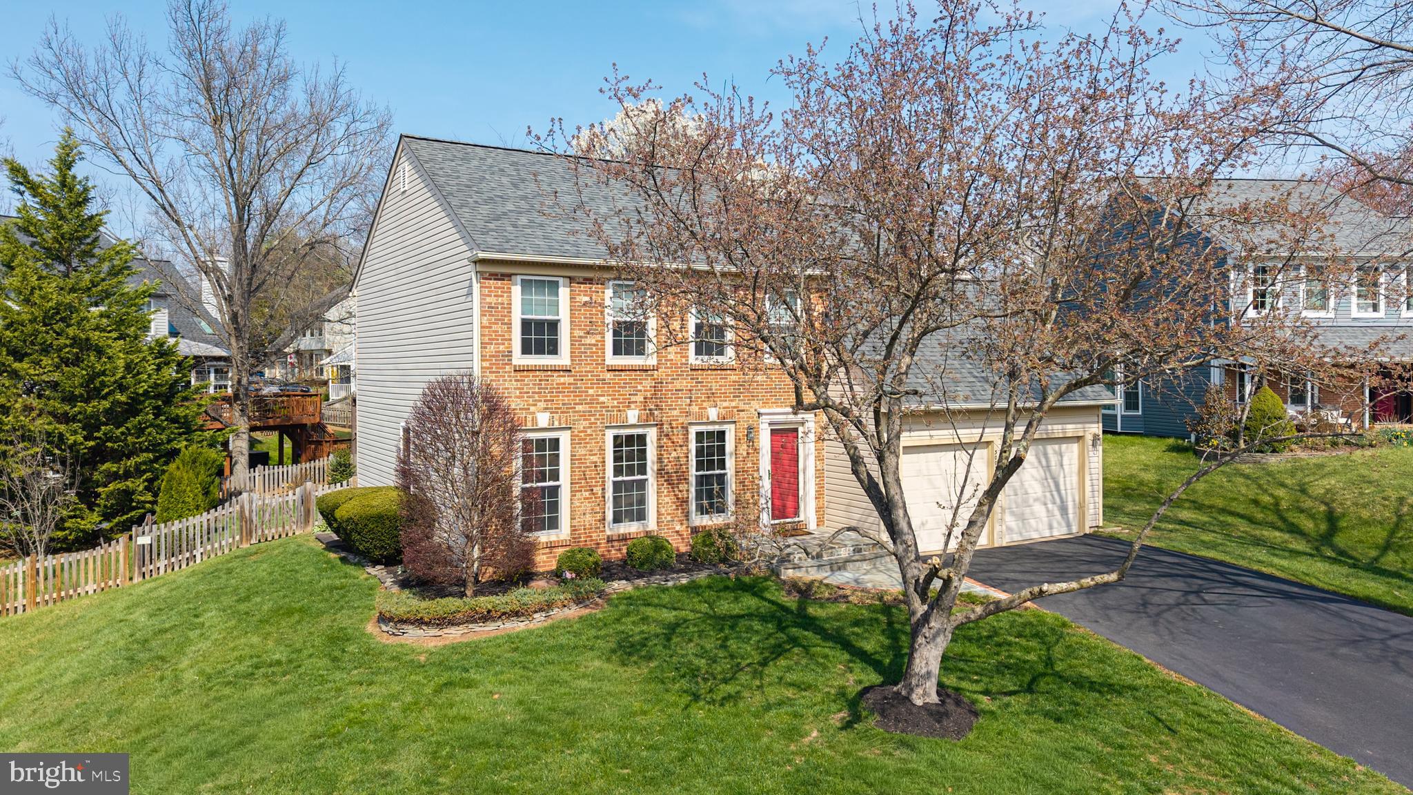 EMERALD CHASE - Residential