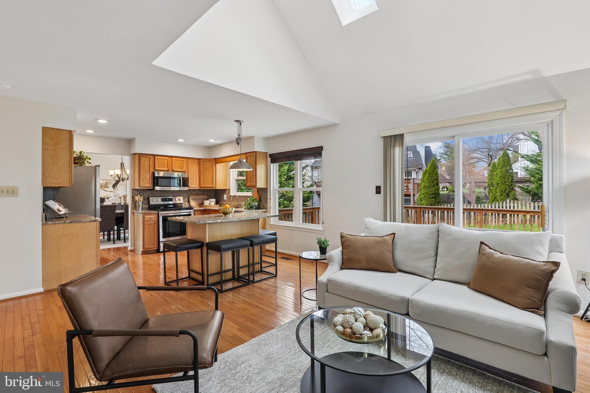 EMERALD CHASE - Residential