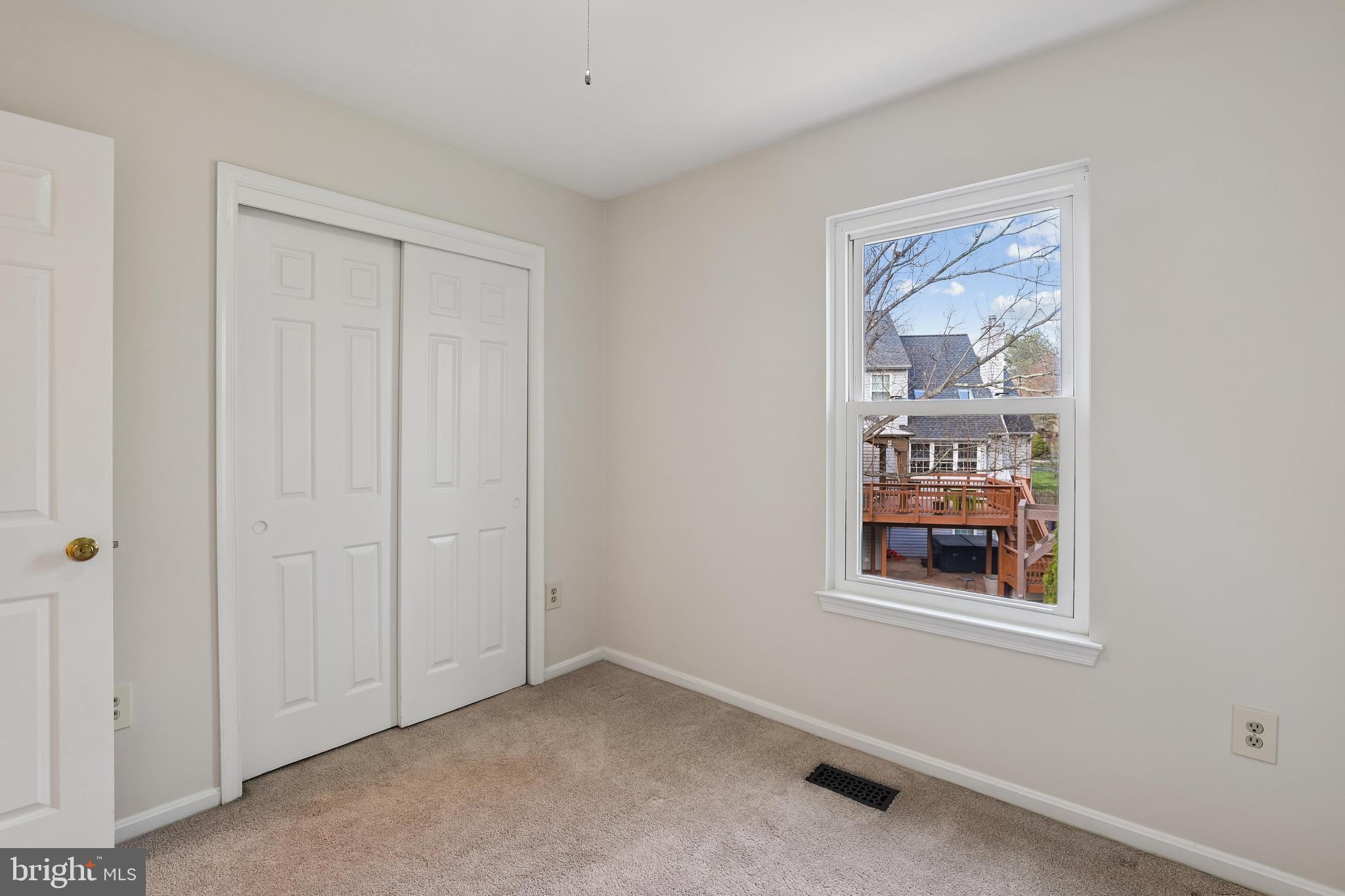 EMERALD CHASE - Residential