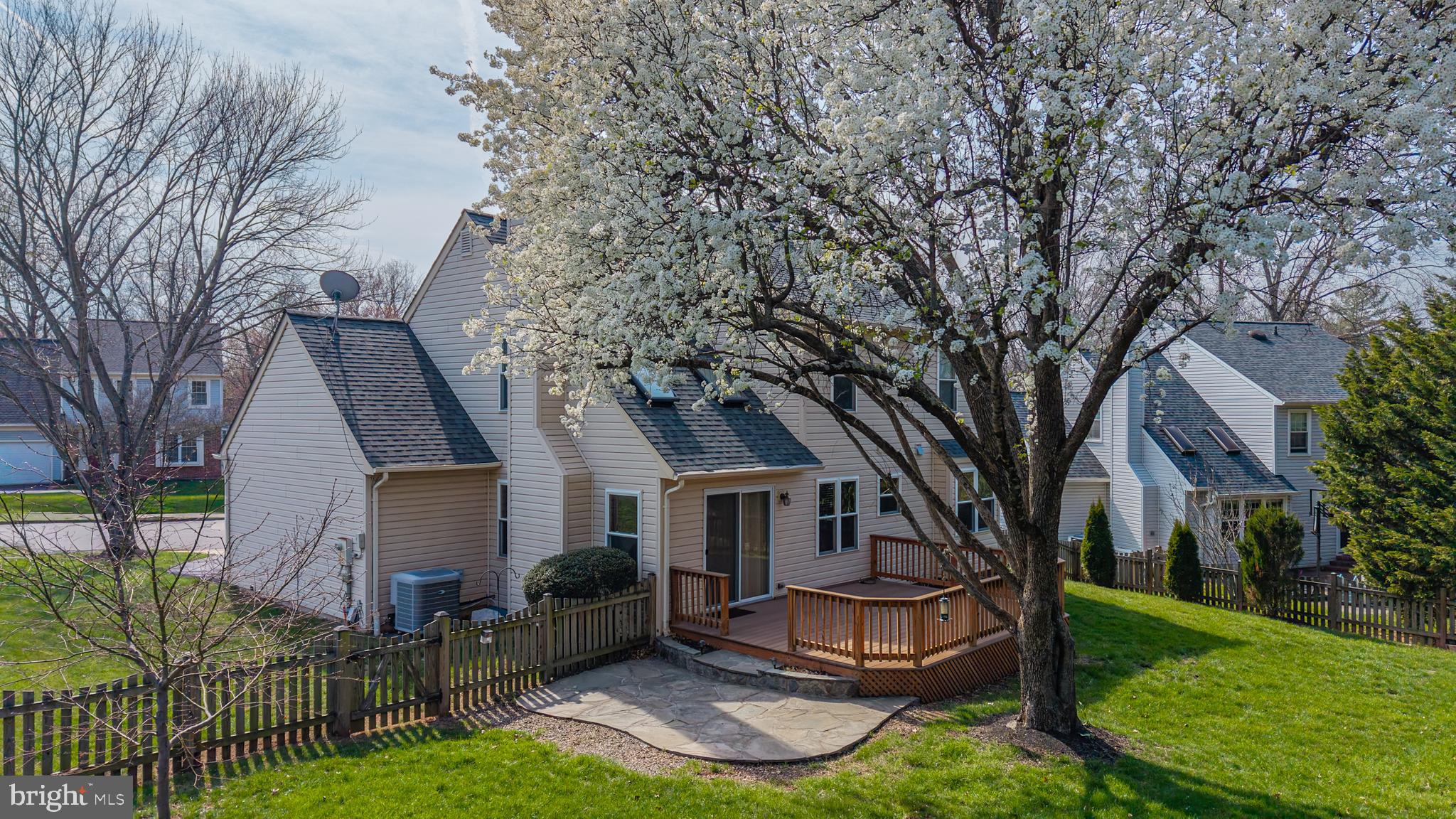 EMERALD CHASE - Residential