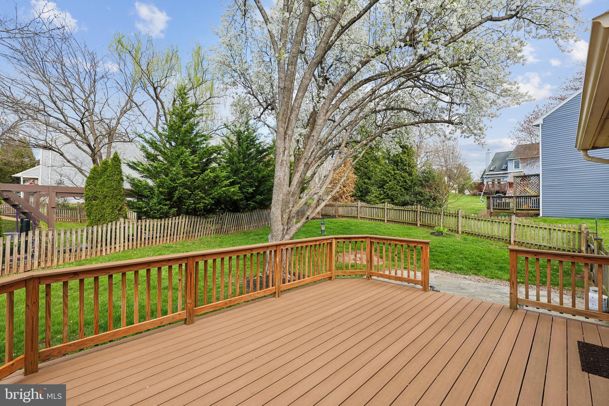 EMERALD CHASE - Residential