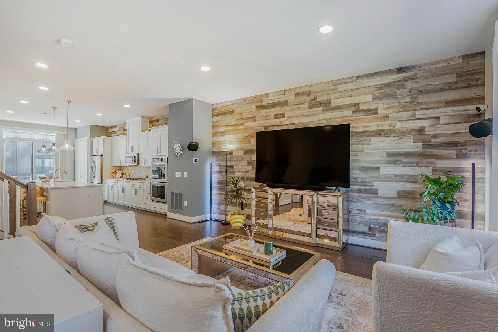 SM ONE LOUDOUN CONDO - Residential Lease