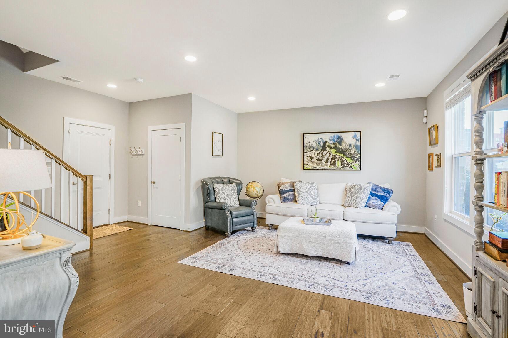 SM ONE LOUDOUN CONDO - Residential Lease