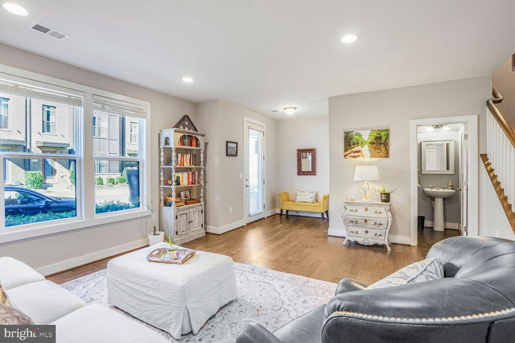 SM ONE LOUDOUN CONDO - Residential Lease