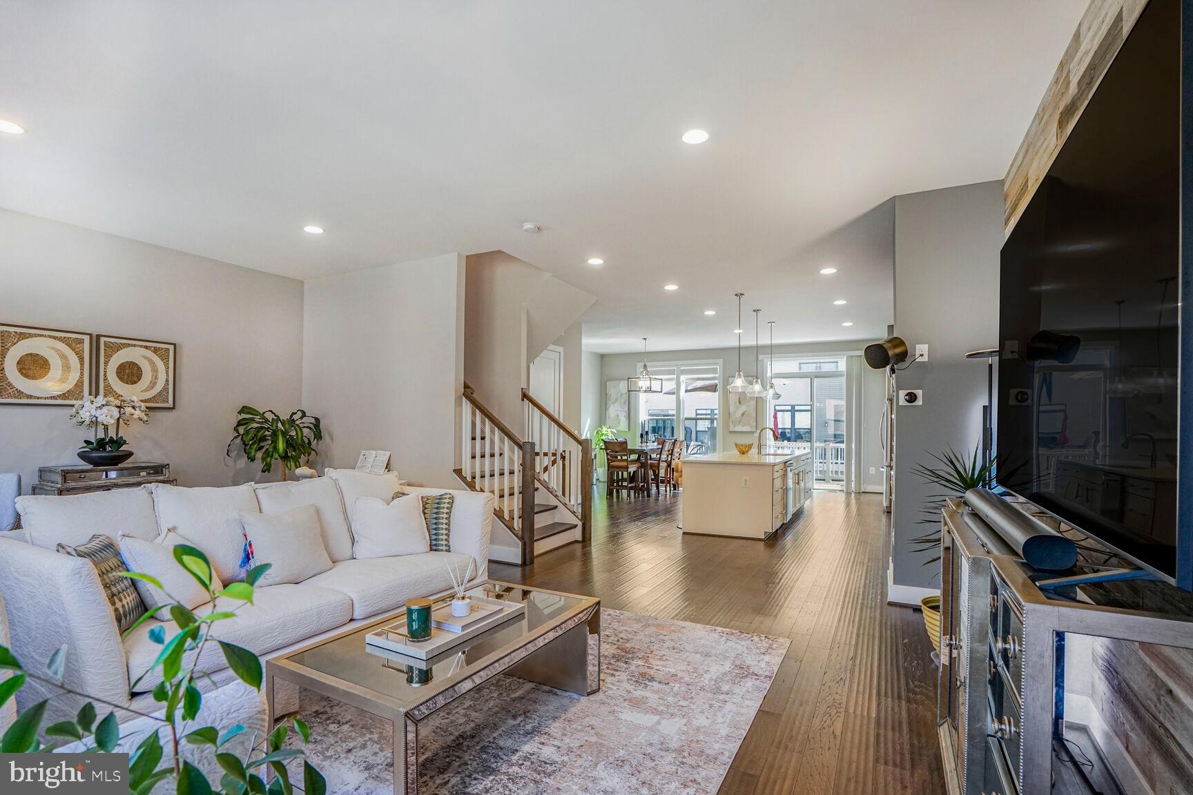 SM ONE LOUDOUN CONDO - Residential Lease