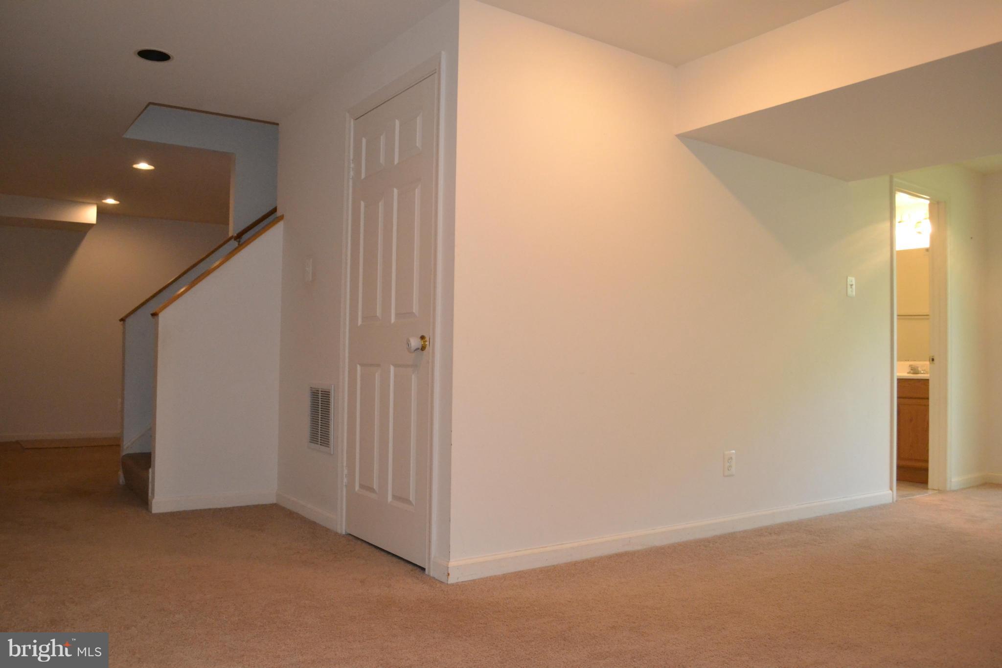 FIVE OAKS ESTATES - Residential Lease