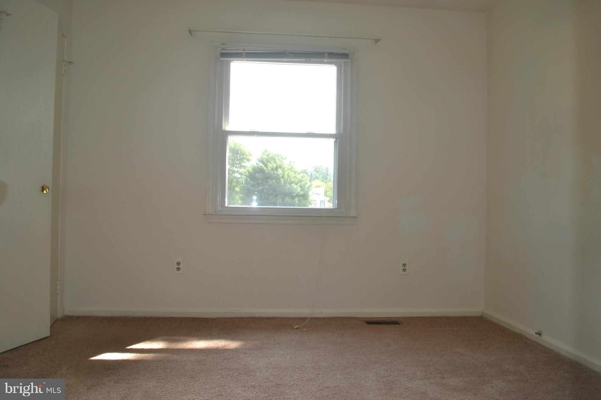 FIVE OAKS ESTATES - Residential Lease