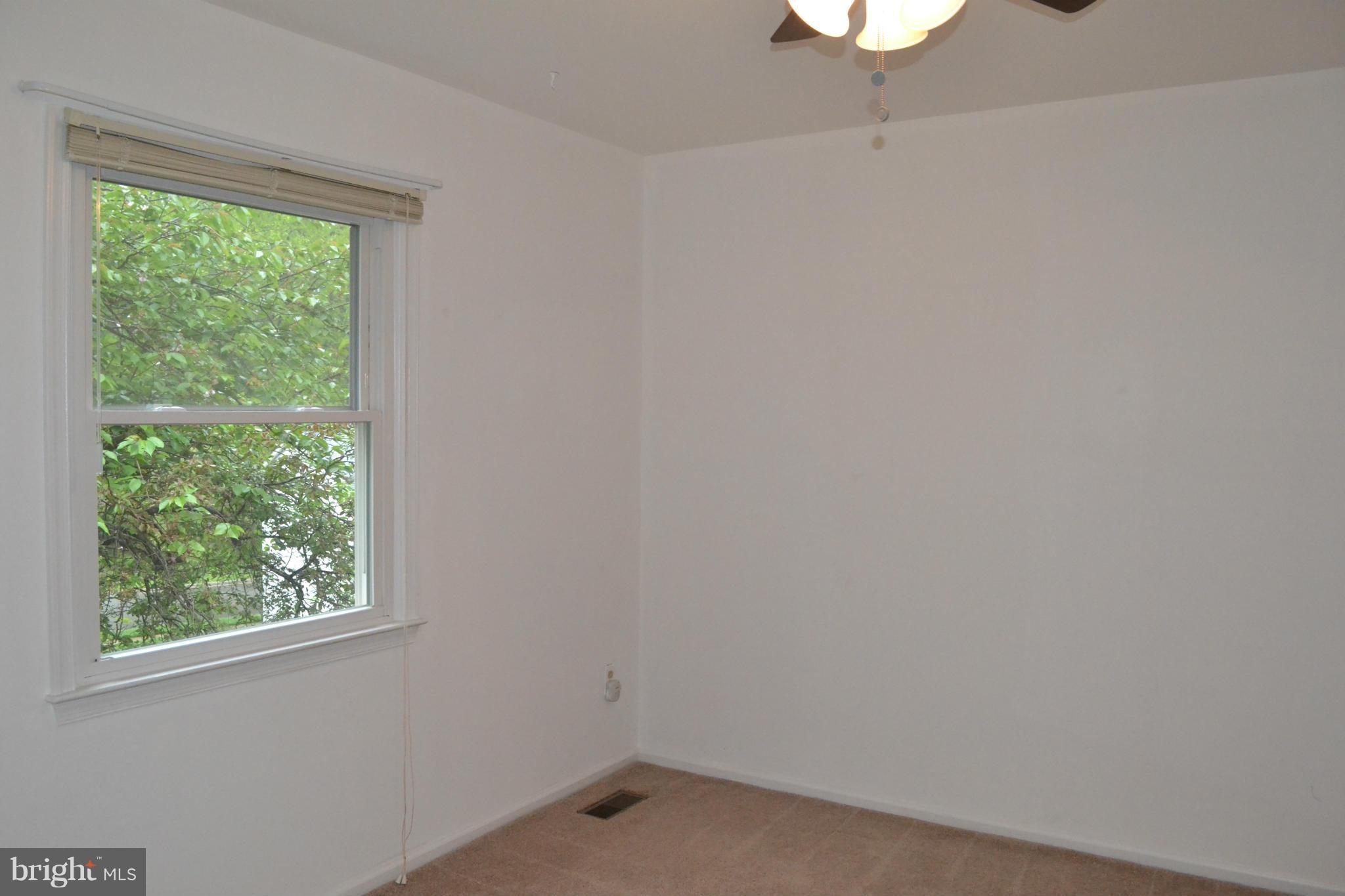 FIVE OAKS ESTATES - Residential Lease