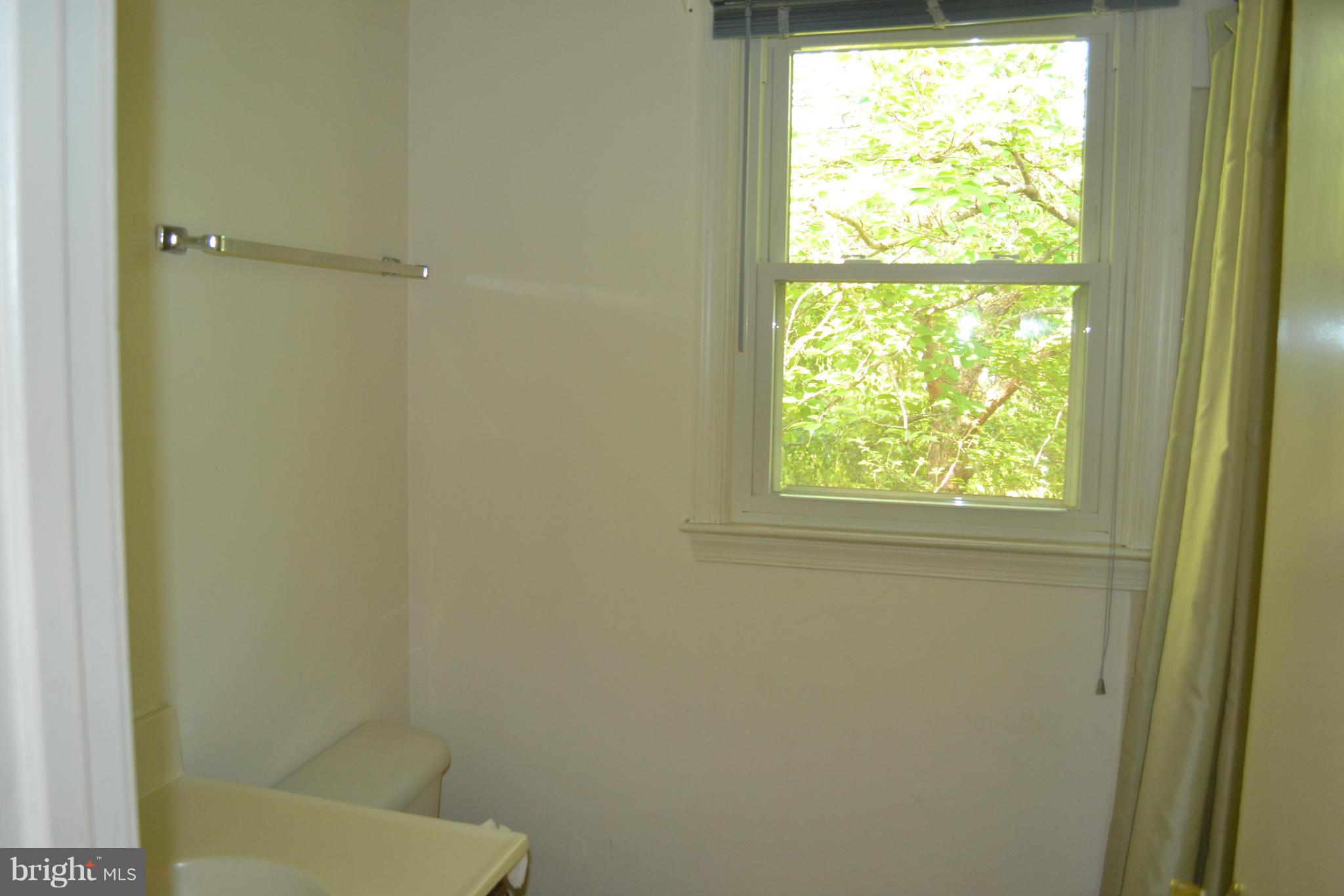 FIVE OAKS ESTATES - Residential Lease